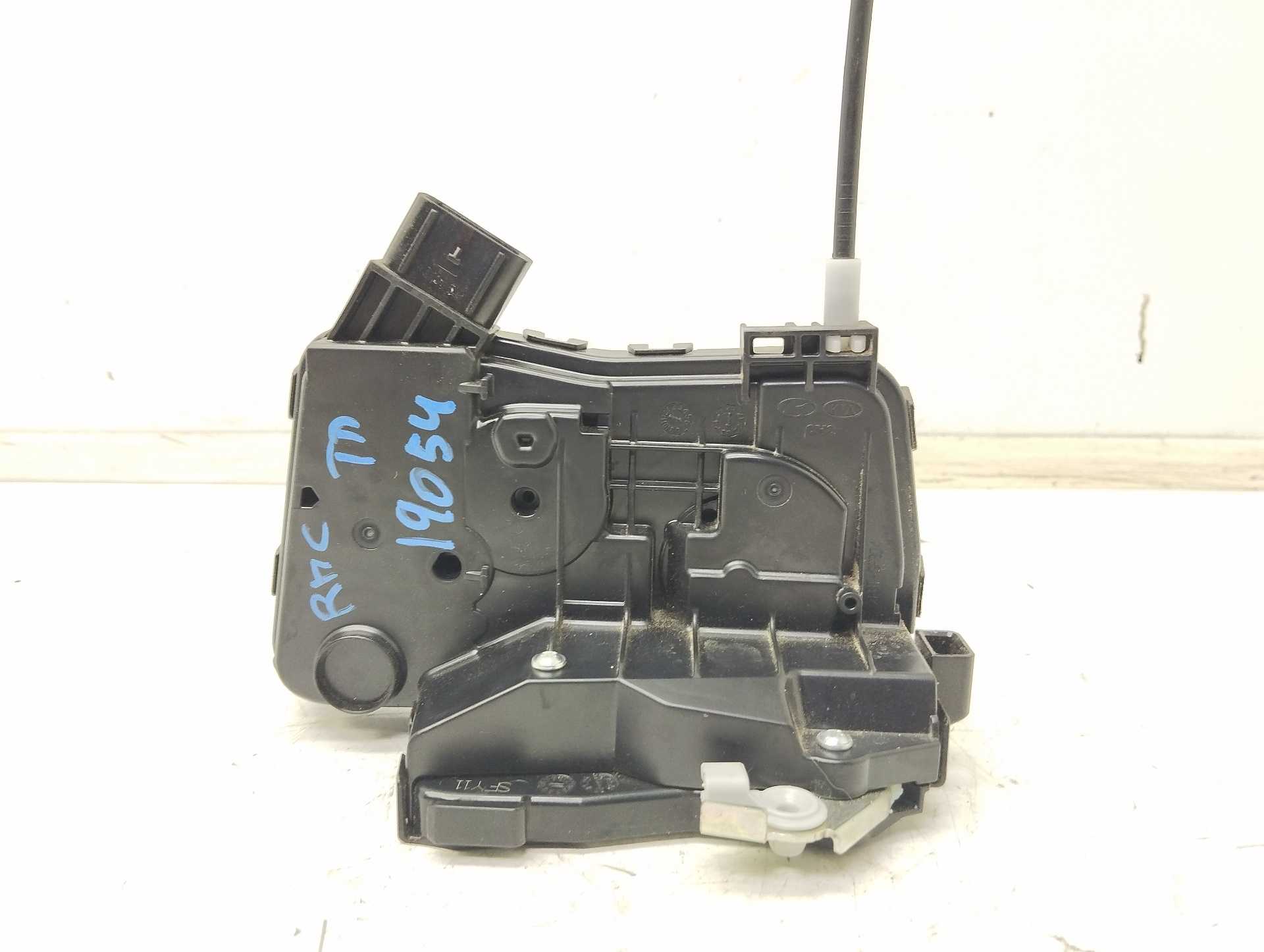Recambio de cerradura puerta trasera derecha para hyundai tucson (nx) klass 2wd referencia OEM IAM 81420N7000  