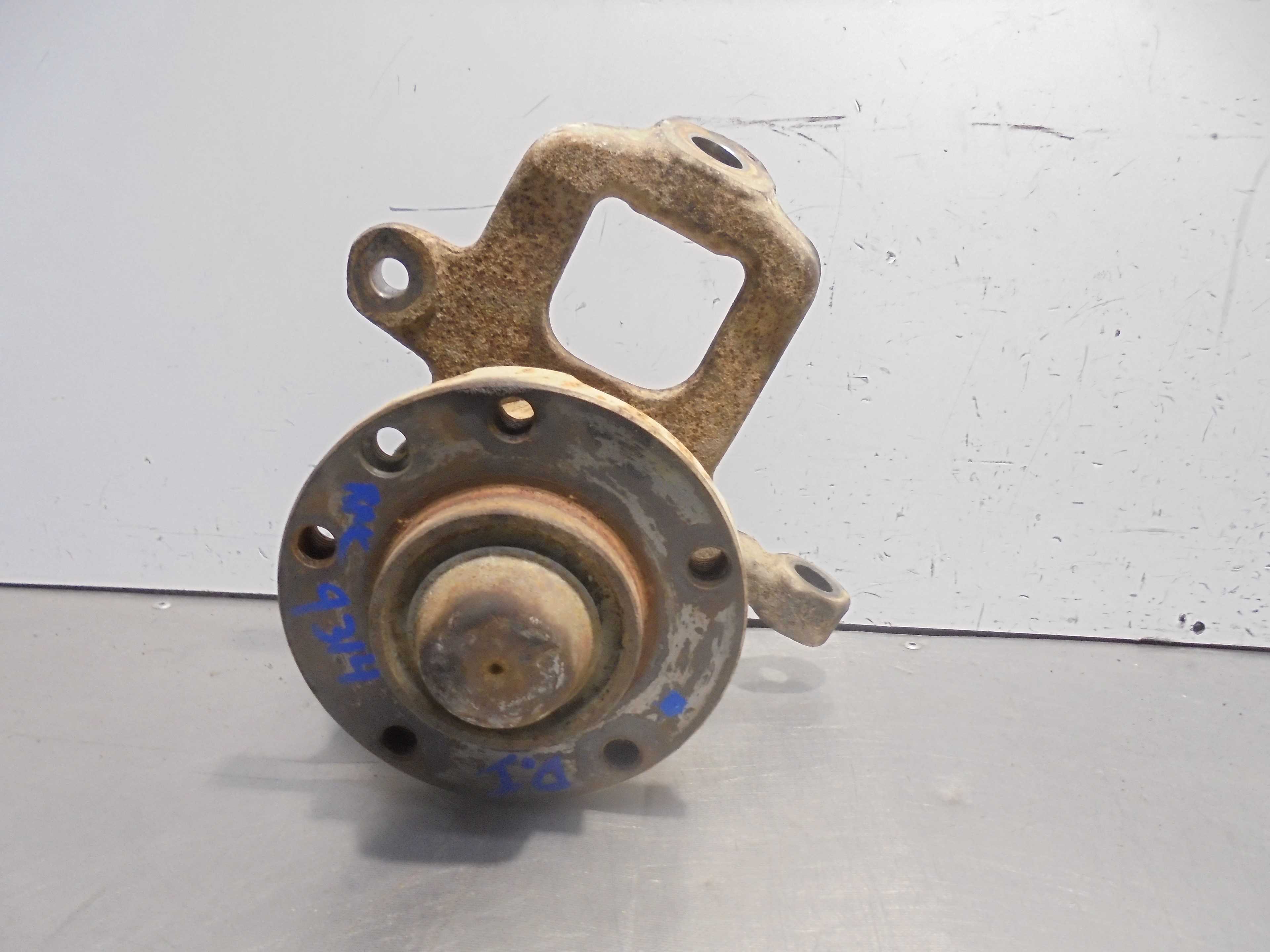 Recambio de mangueta delantera izquierda para mercedes-benz 313 referencia OEM IAM 9013320301  
