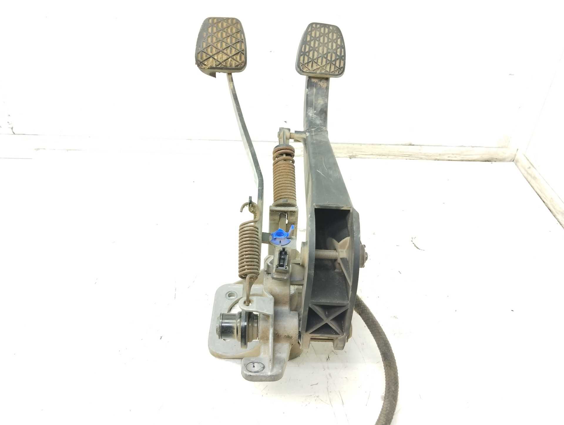 Recambio de pedal embrague para mercedes-benz clase m (w163) 270 cdi (163.113) referencia OEM IAM 163290035  