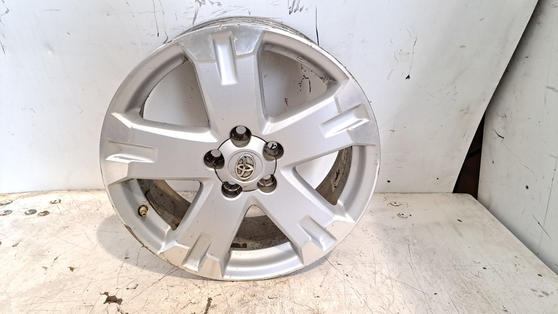 Recambio de llanta para toyota rav 4 (a3) executive referencia OEM IAM r18  