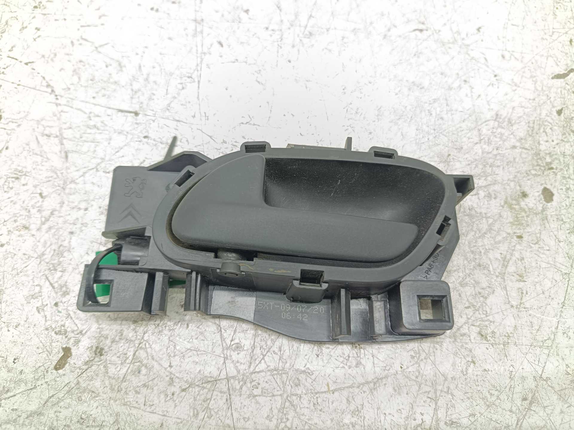 Recambio de maneta interior delantera izquierda para opel vivaro furgón l express referencia OEM IAM 96555515XT  