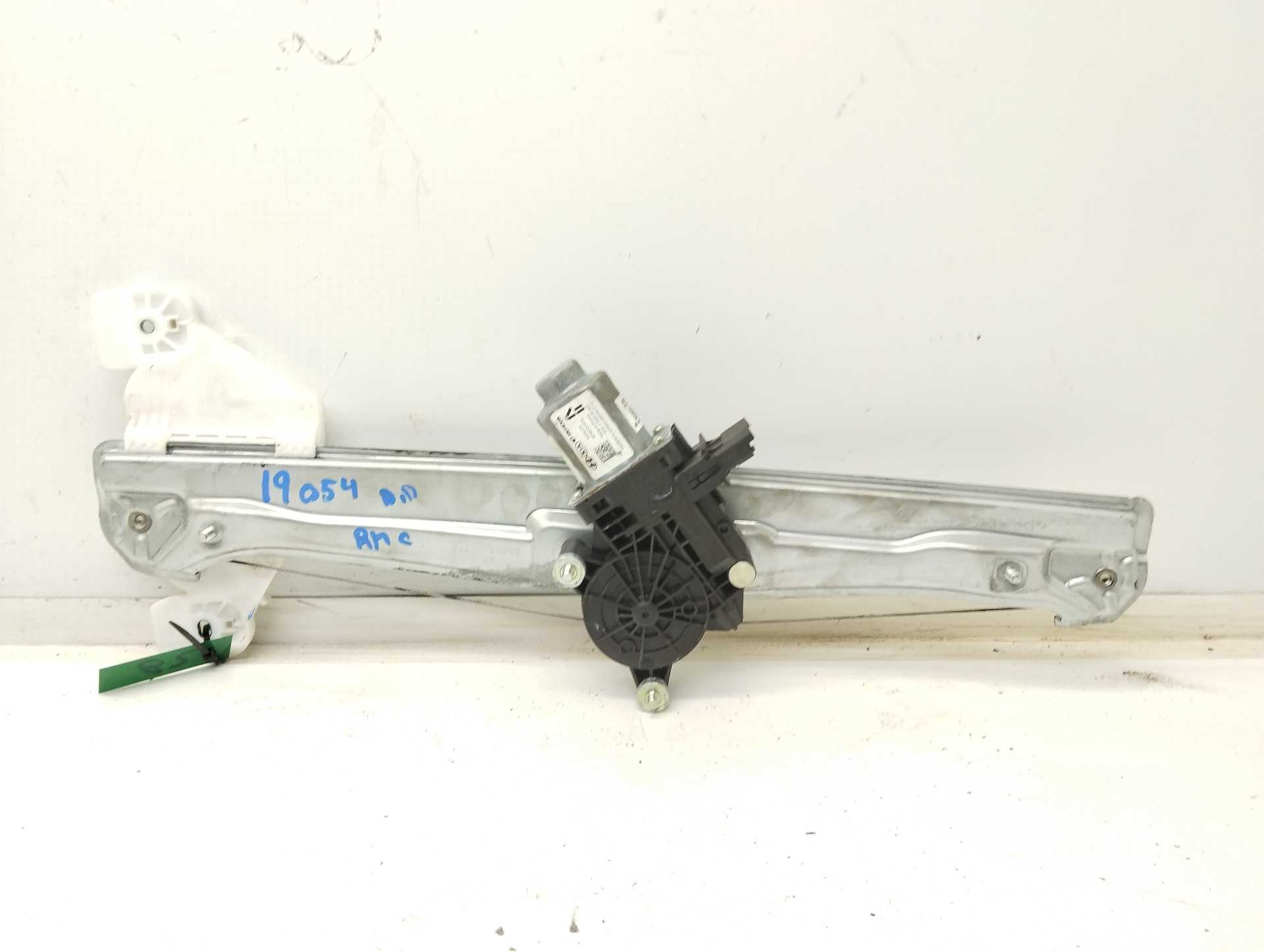 Recambio de elevalunas delantero derecho para hyundai tucson (nx) klass 2wd referencia OEM IAM 82460N7010 430106G0 