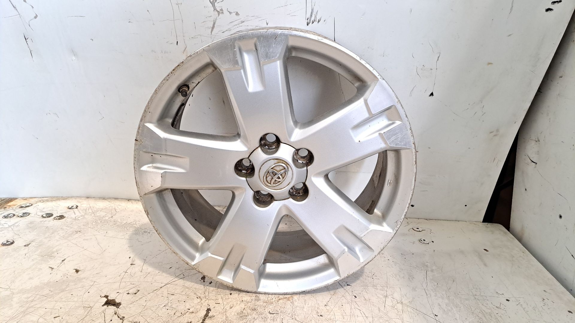 Recambio de llanta para toyota rav 4 (a3) executive referencia OEM IAM r18  