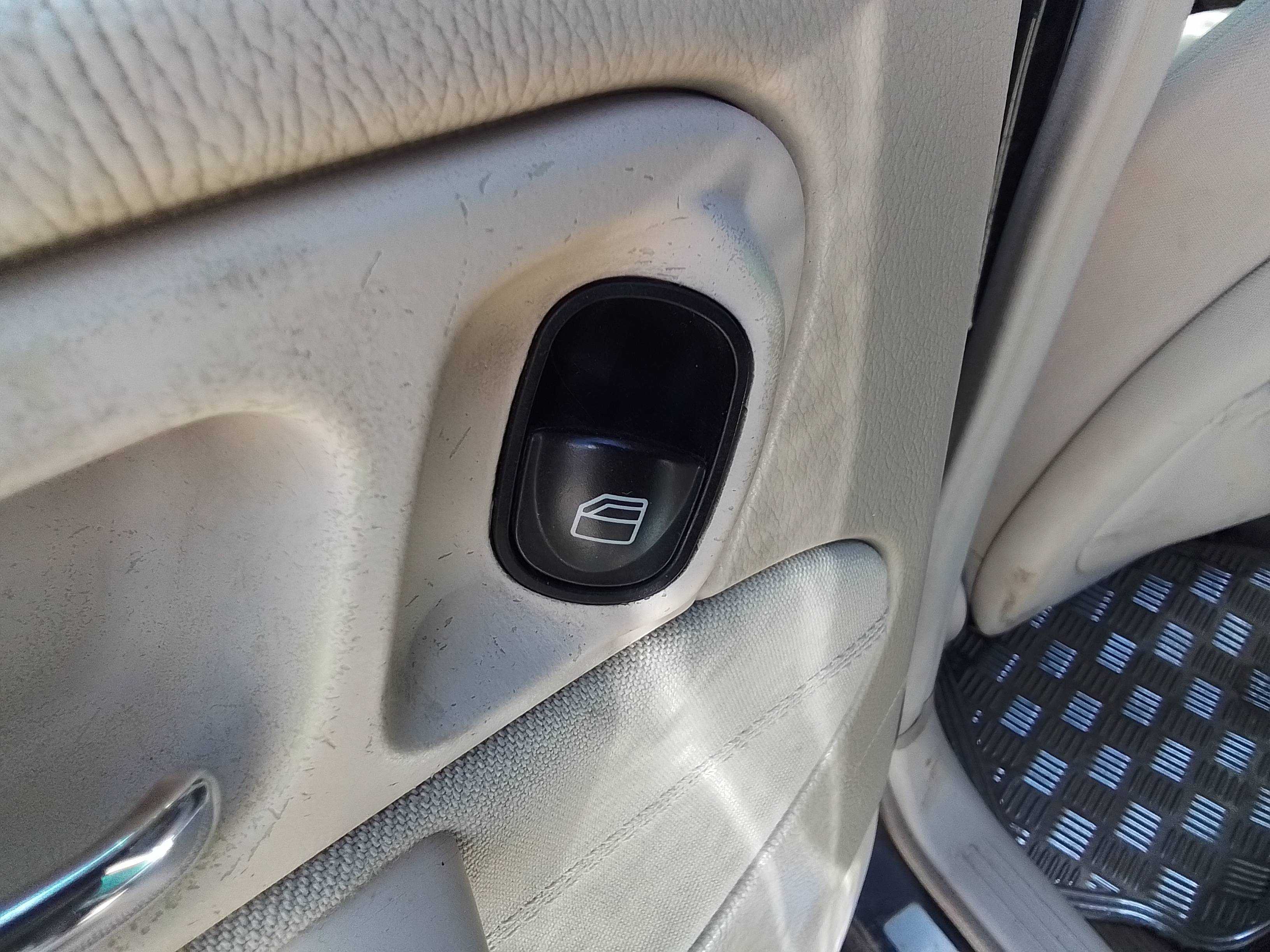 Recambio de mando elevalunas trasero izquierdo para mercedes-benz clase c (w203) berlina 200 cdi (203.004) referencia OEM IAM   