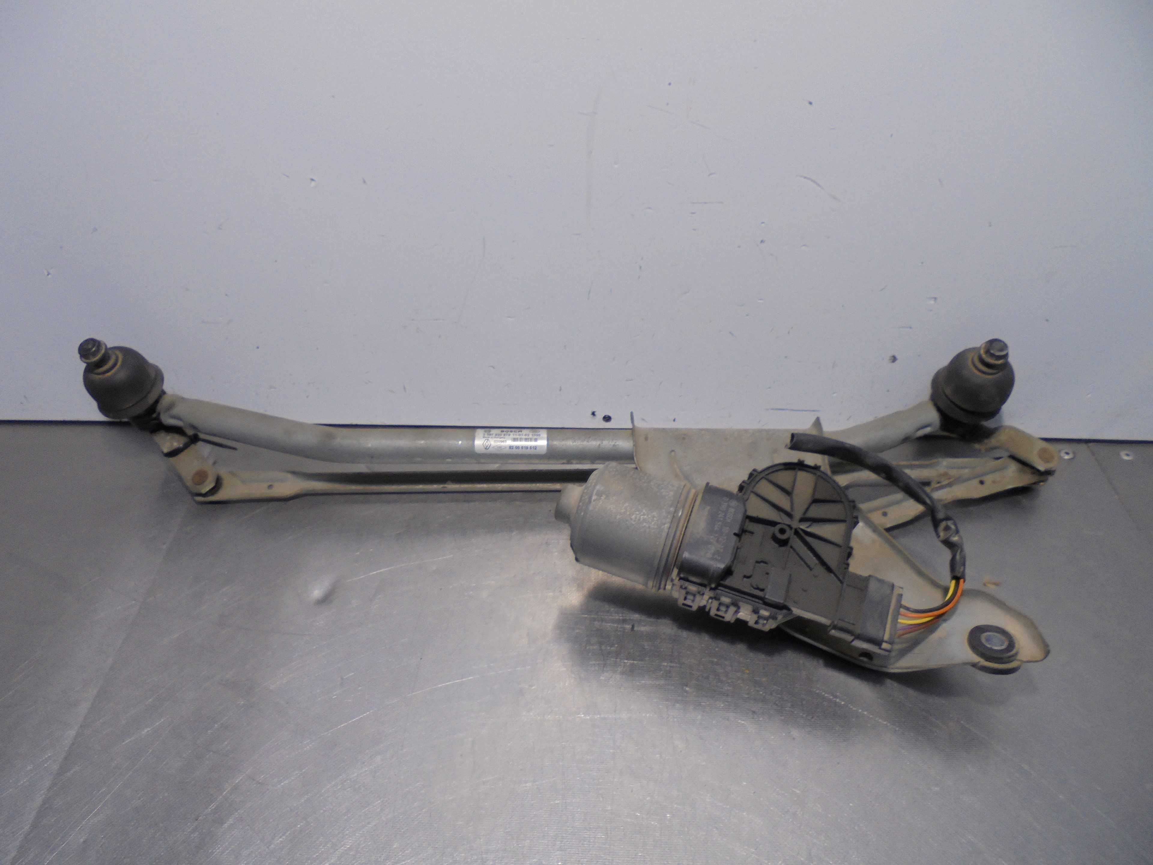 Recambio de motor limpia delantero para dacia sandero básico referencia OEM IAM 8200619512 BOSCH 