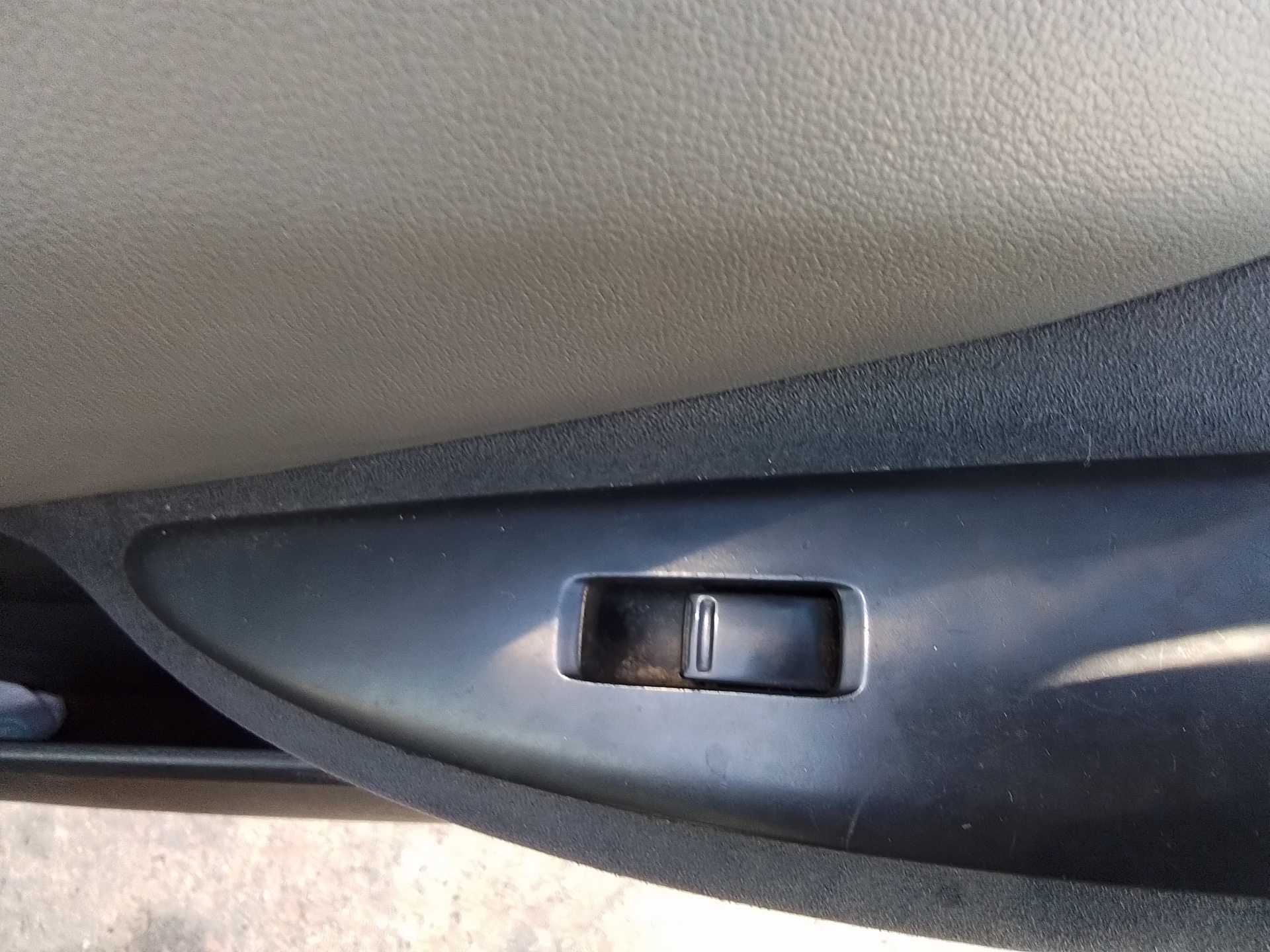 Recambio de mando elevalunas delantero derecho para nissan primera berlina (p12) acenta referencia OEM IAM   