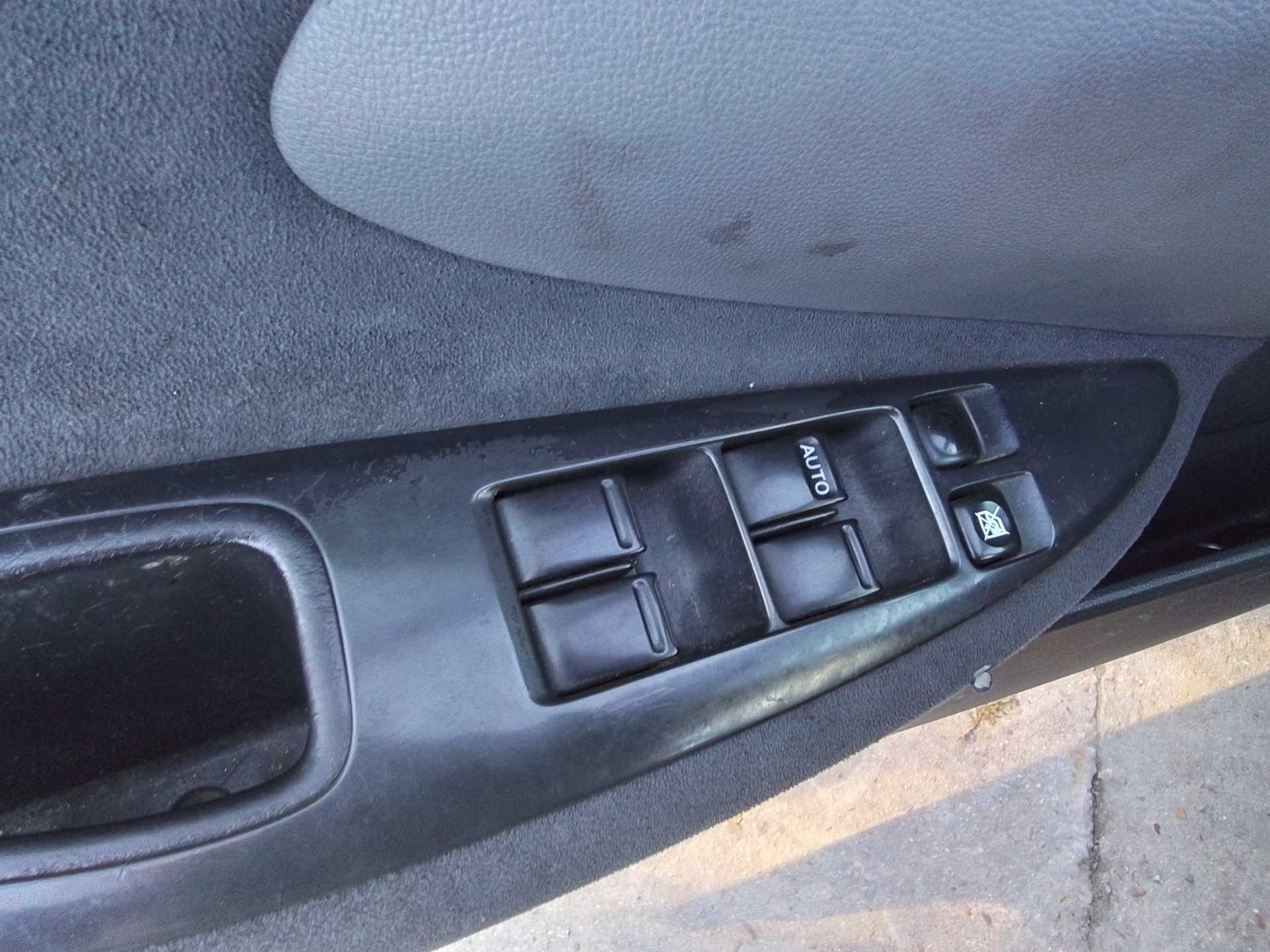 Recambio de mando elevalunas delantero izquierdo para nissan primera berlina (p12) acenta referencia OEM IAM   