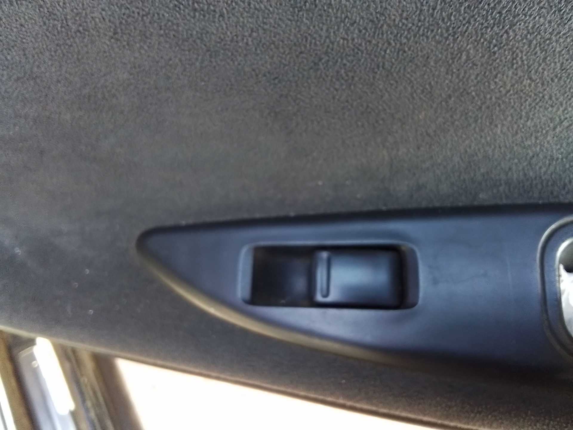 Recambio de mando elevalunas trasero derecho para nissan primera berlina (p12) acenta referencia OEM IAM   