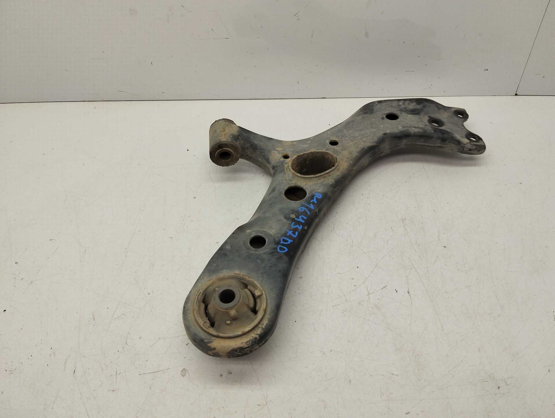Recambio de brazo suspension inferior delantero derecho para toyota rav 4 advance referencia OEM IAM   