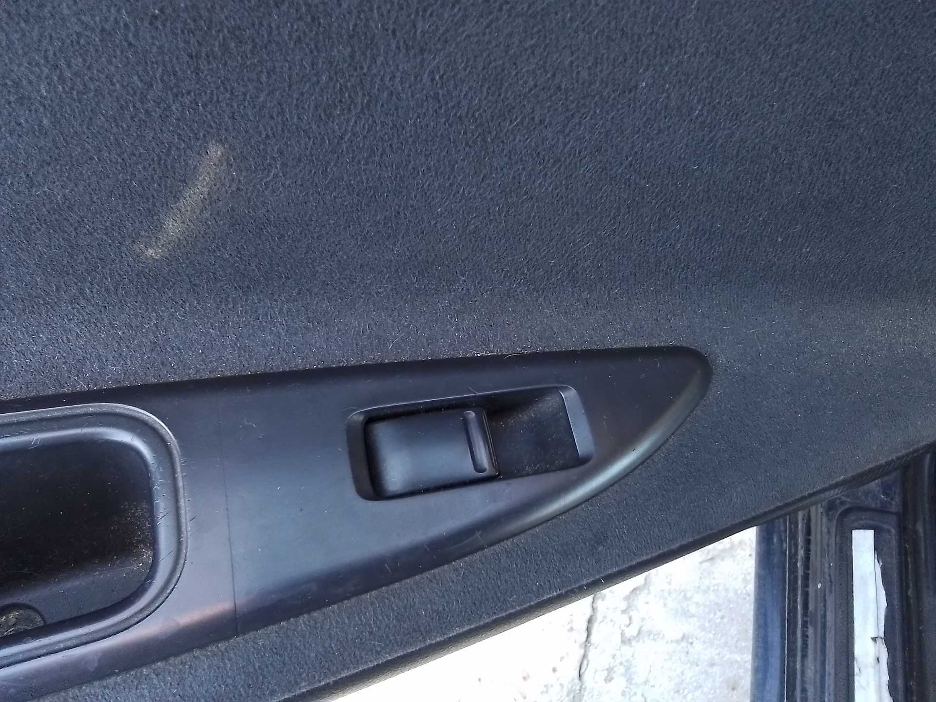 Recambio de mando elevalunas trasero izquierdo para nissan primera berlina (p12) acenta referencia OEM IAM   