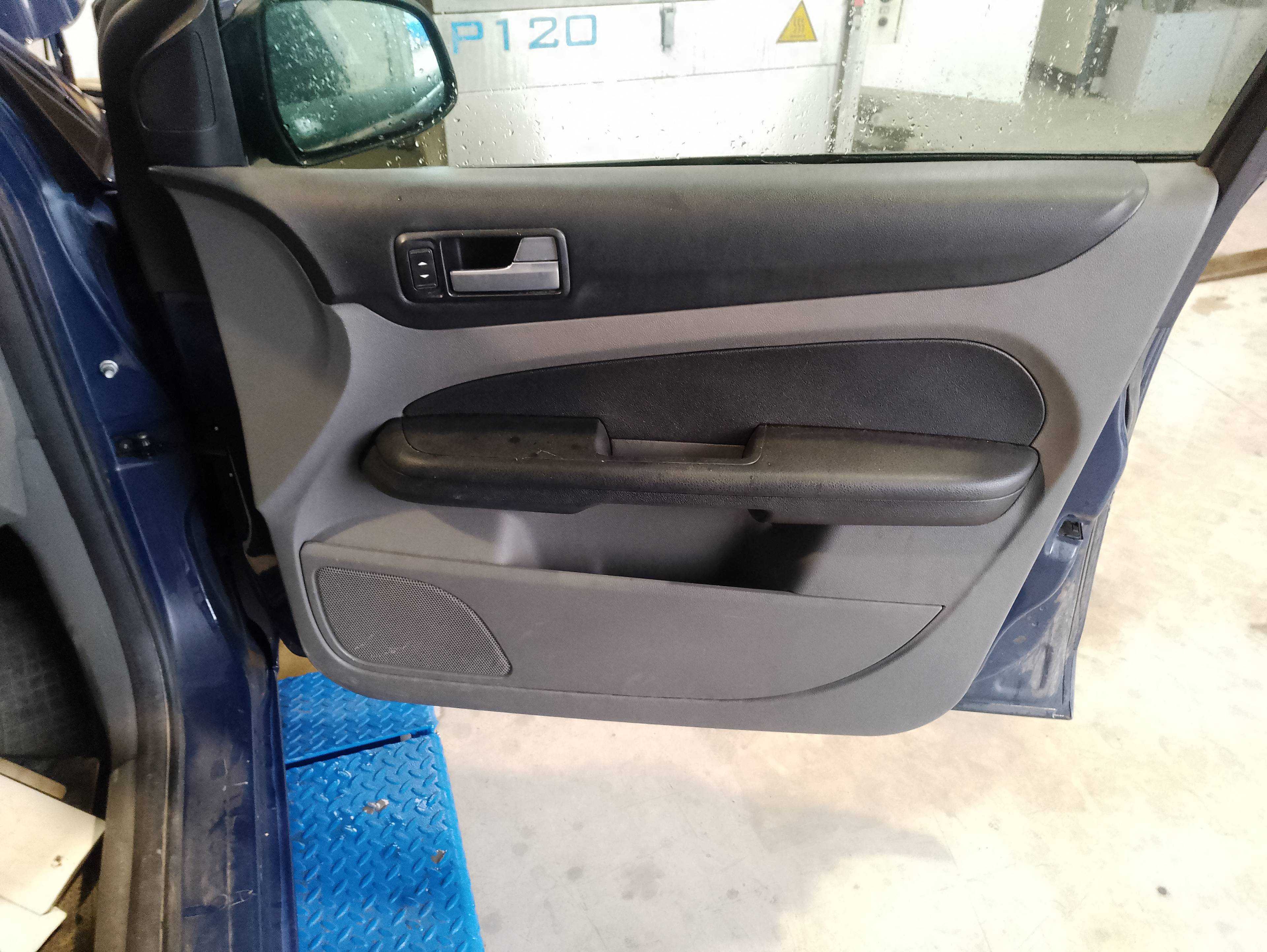 Recambio de guarnecido puerta delantera derecha para ford focus berlina (cap) ambiente (d) referencia OEM IAM   