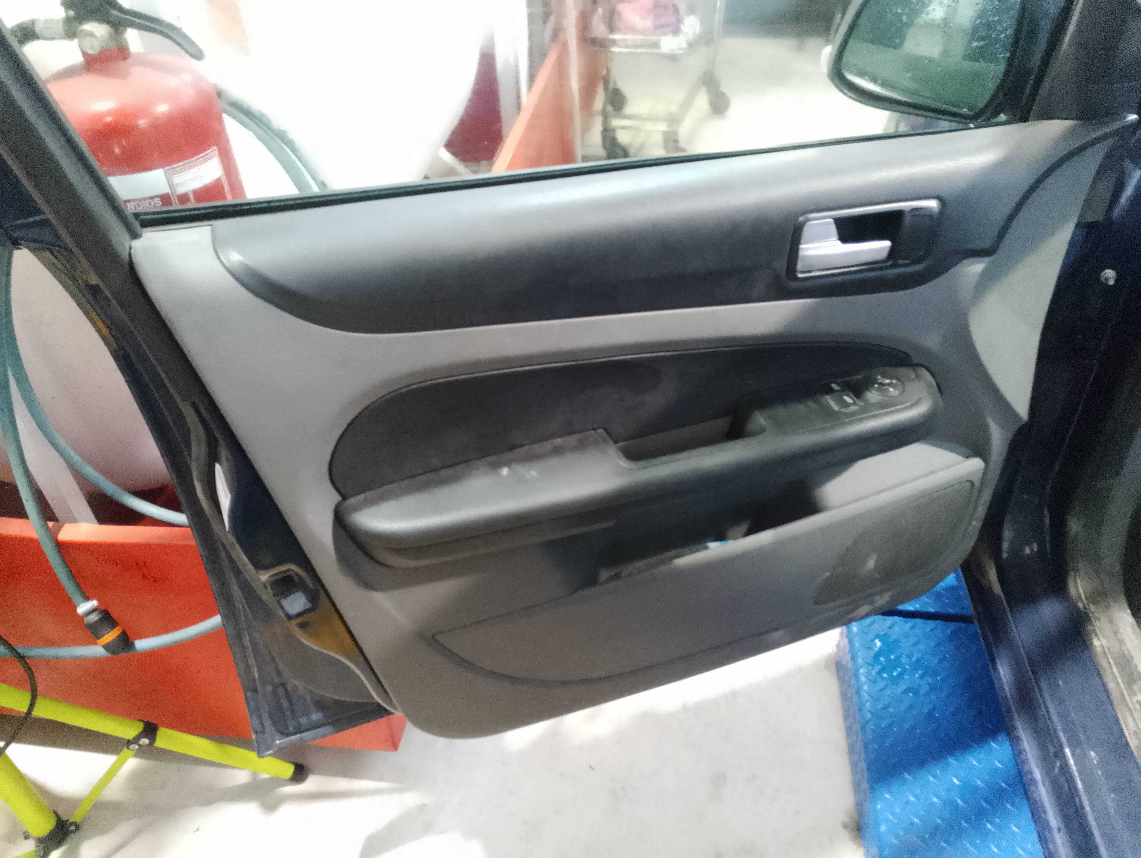 Recambio de guarnecido puerta delantera izquierda para ford focus berlina (cap) ambiente (d) referencia OEM IAM   