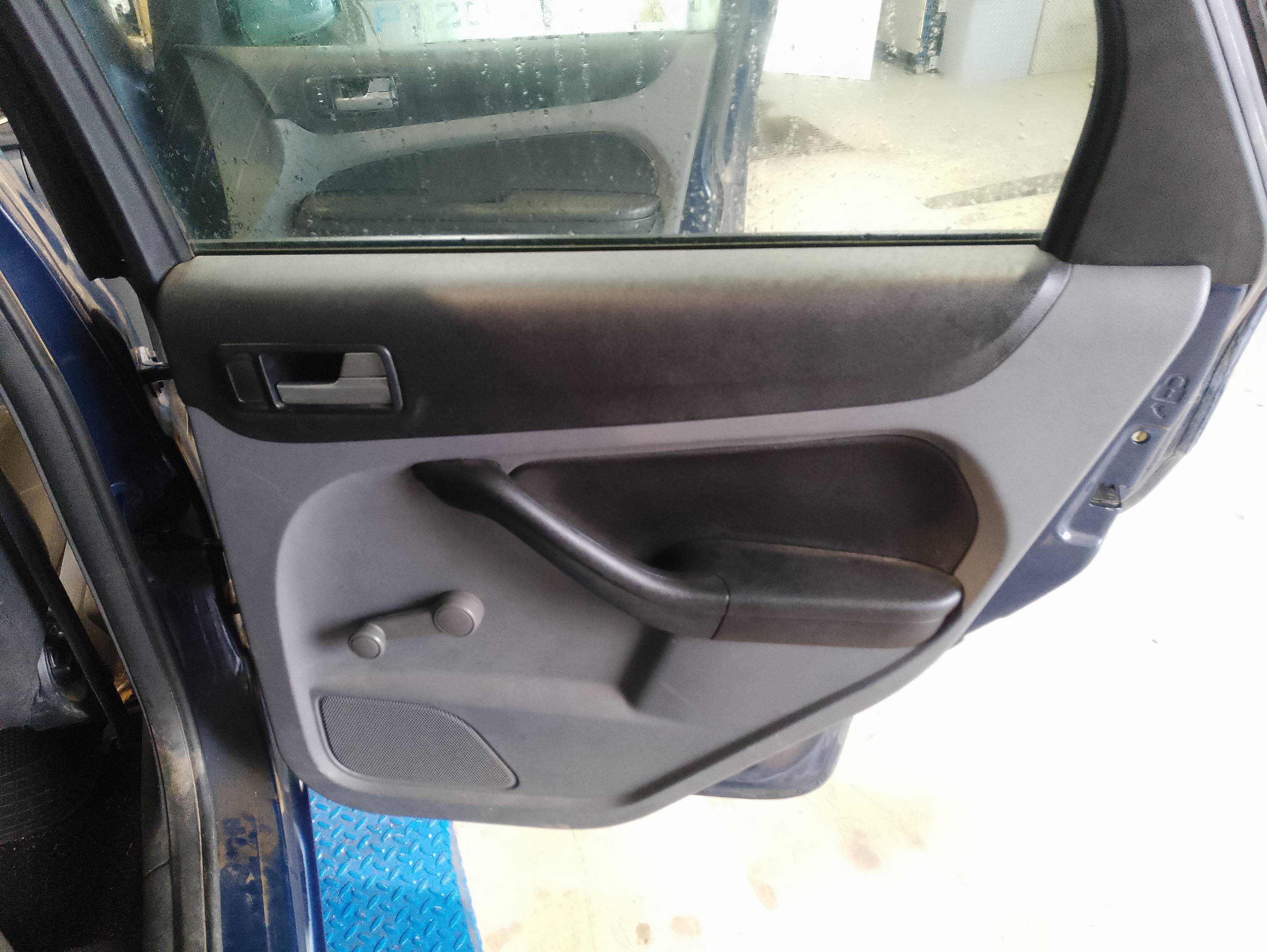 Recambio de guarnecido puerta trasera derecha para ford focus berlina (cap) ambiente (d) referencia OEM IAM   