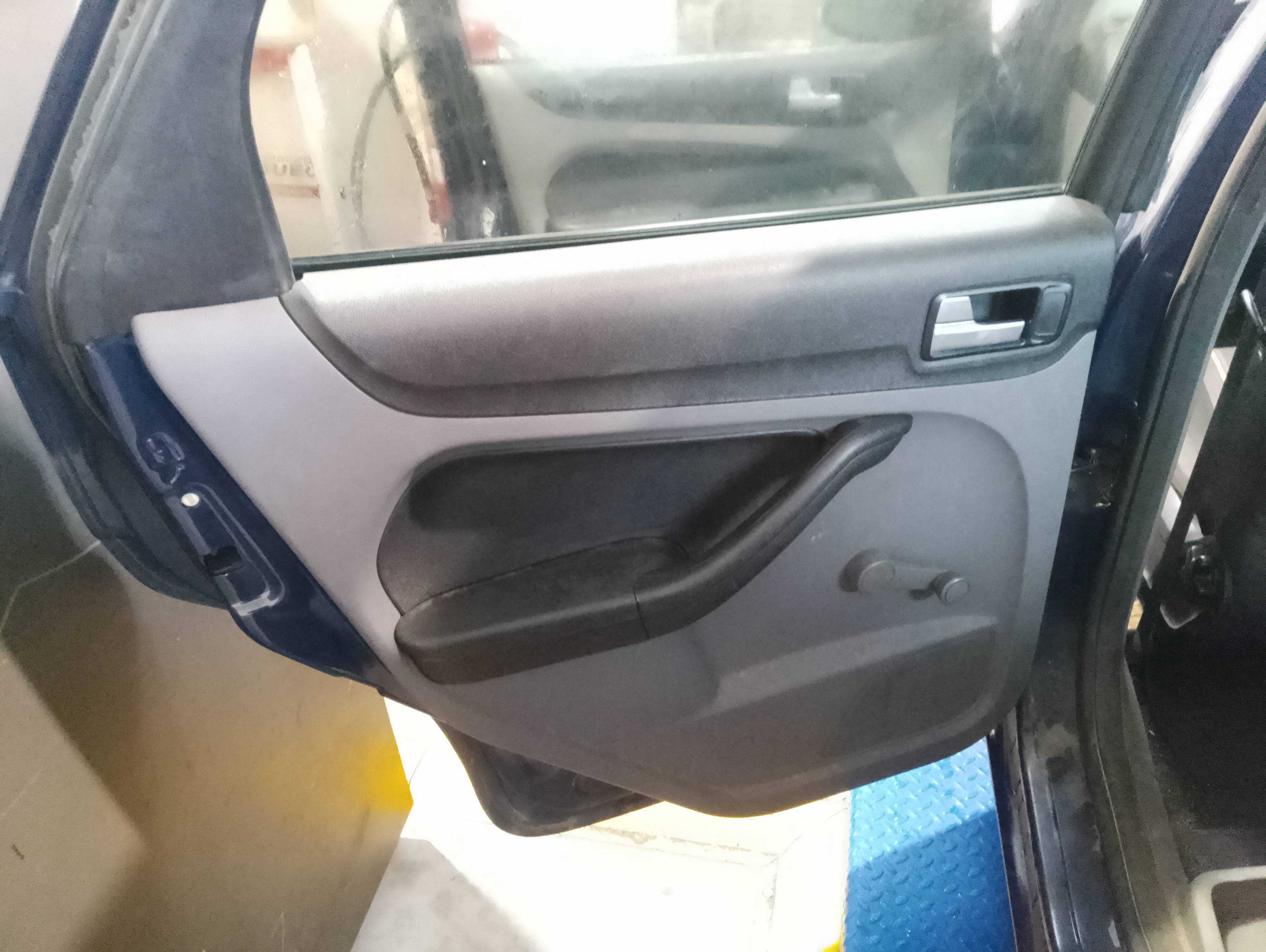 Recambio de guarnecido puerta trasera izquierda para ford focus berlina (cap) ambiente (d) referencia OEM IAM   