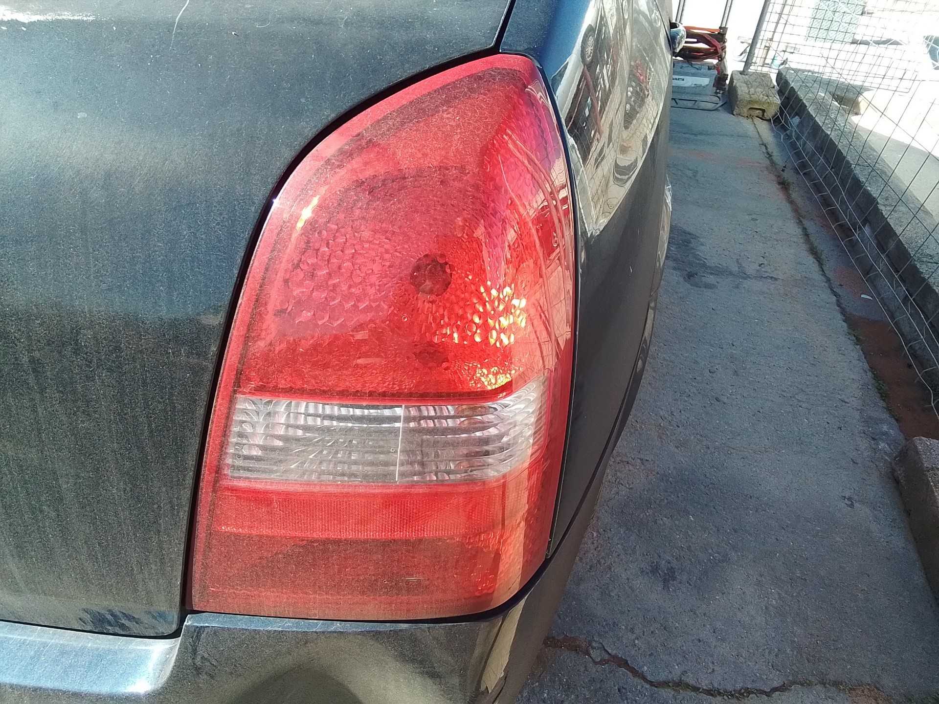 Recambio de piloto trasero derecho para nissan primera berlina (p12) acenta referencia OEM IAM   