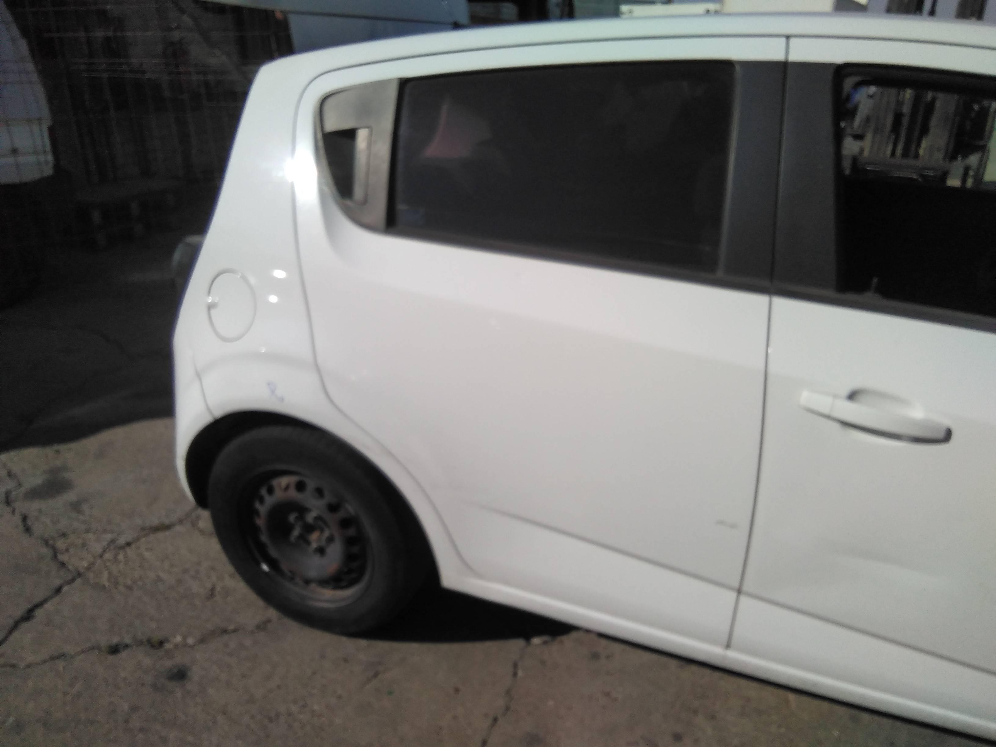 Recambio de puerta trasera derecha para chevrolet aveo sedán lt+ referencia OEM IAM   
