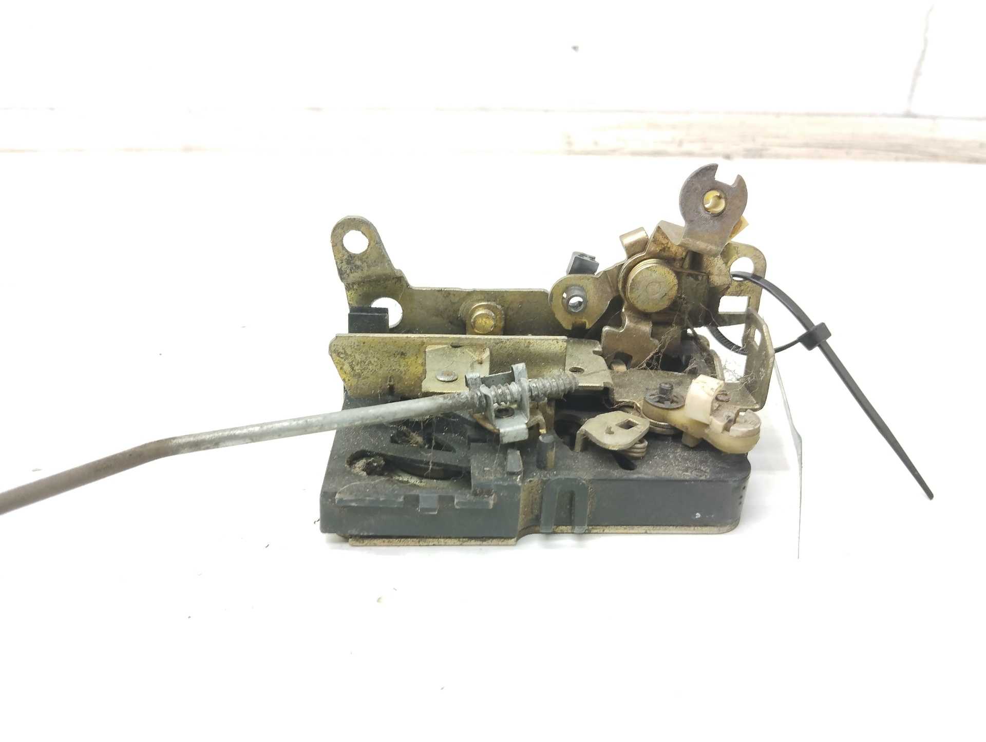 Recambio de cerradura puerta delantera izquierda para renault 110 referencia OEM IAM   