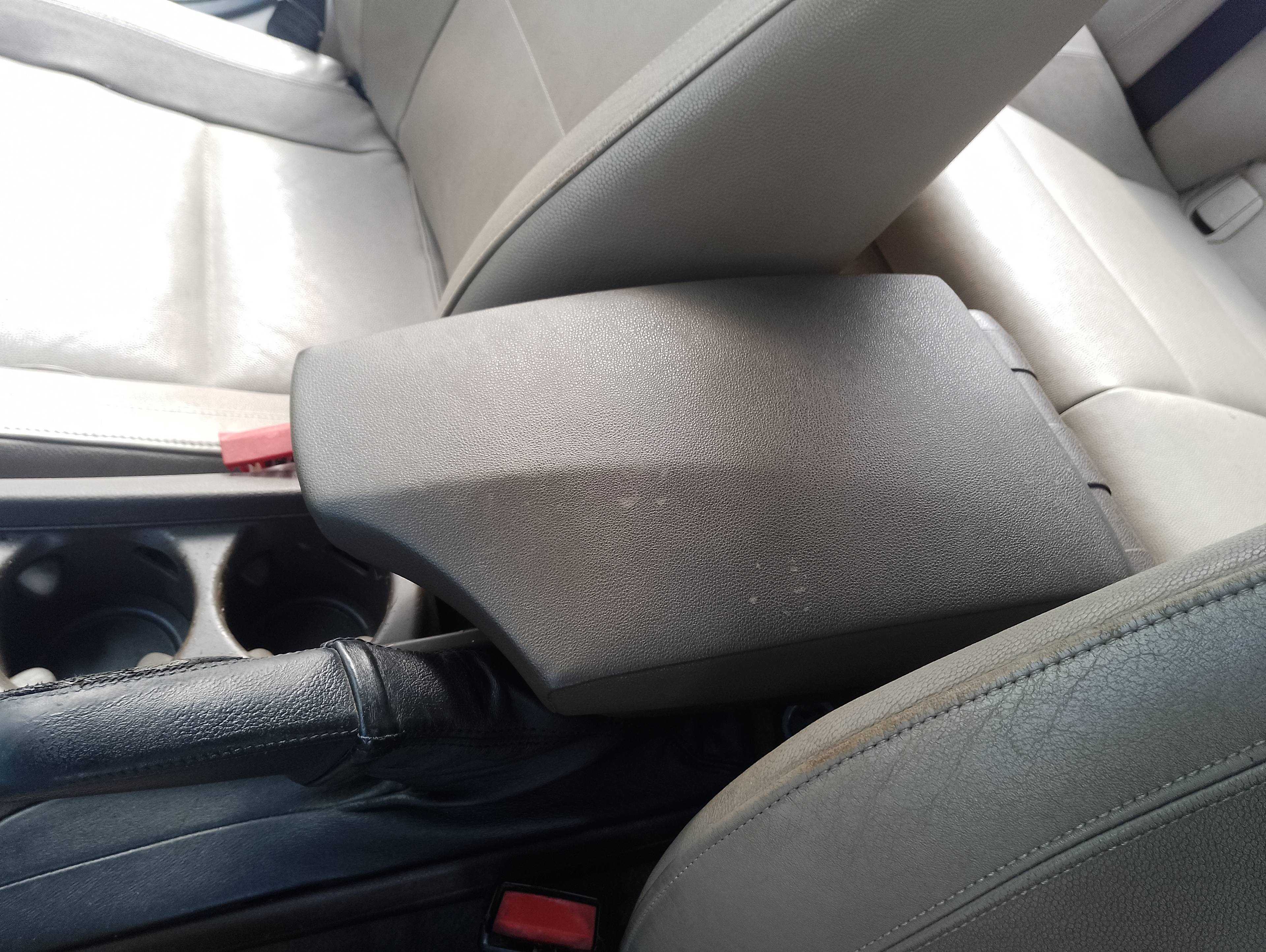 Recambio de apoyabrazos central para bmw serie 1 berlina (e81/e87) 118d referencia OEM IAM   