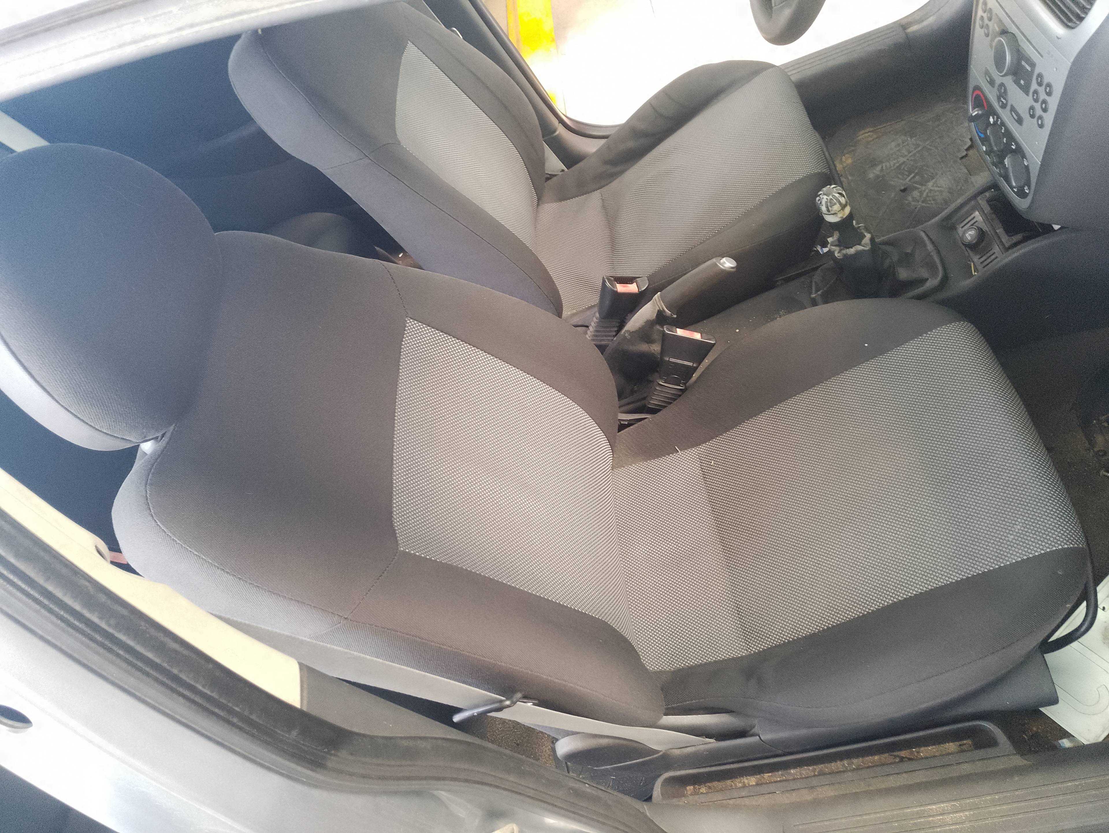 Recambio de asiento delantero derecho para opel corsa c blue line referencia OEM IAM   