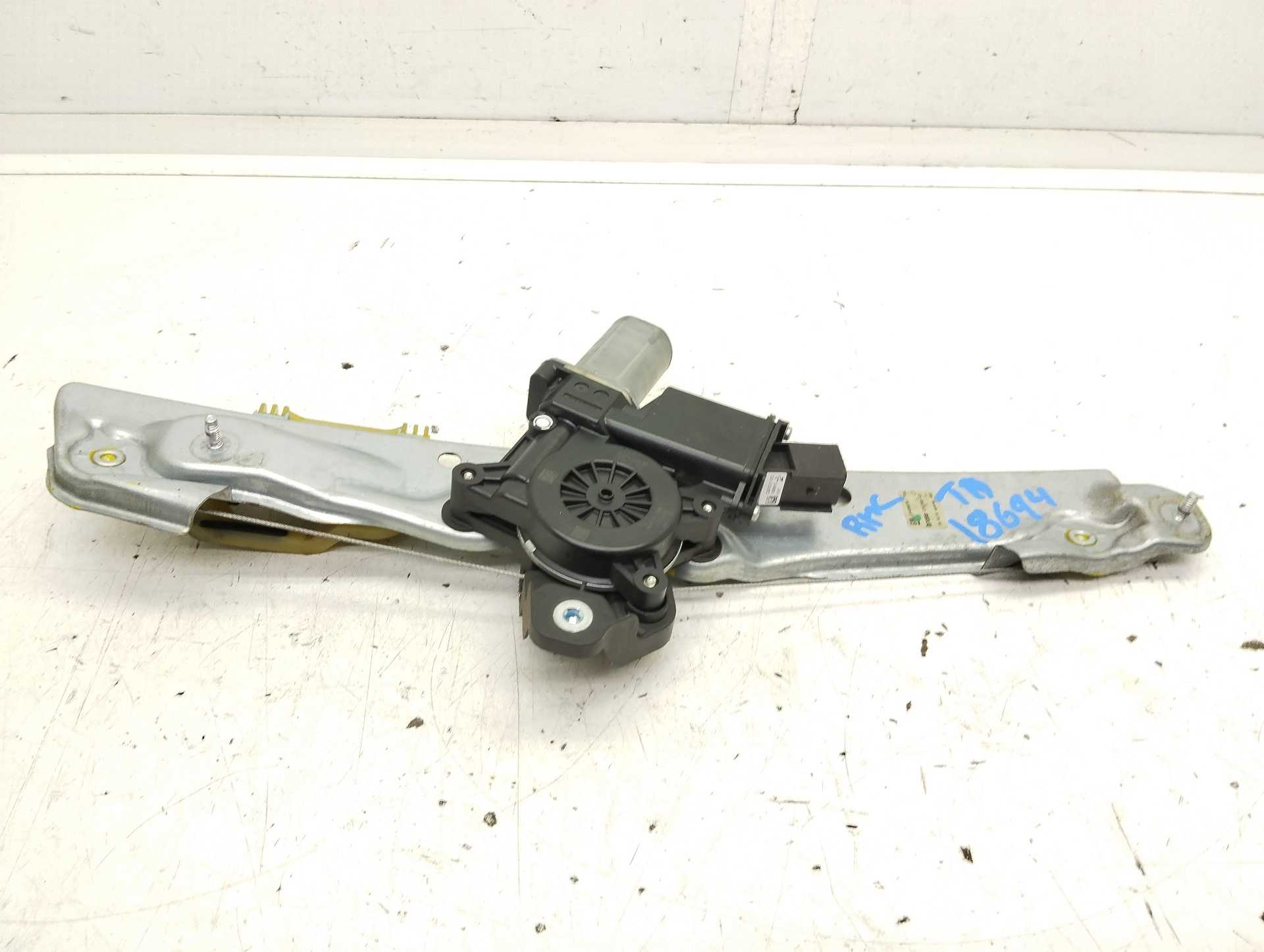 Recambio de elevalunas trasero derecho para opel astra k lim. 5türig business referencia OEM IAM 13406678 C31352101 BROSE