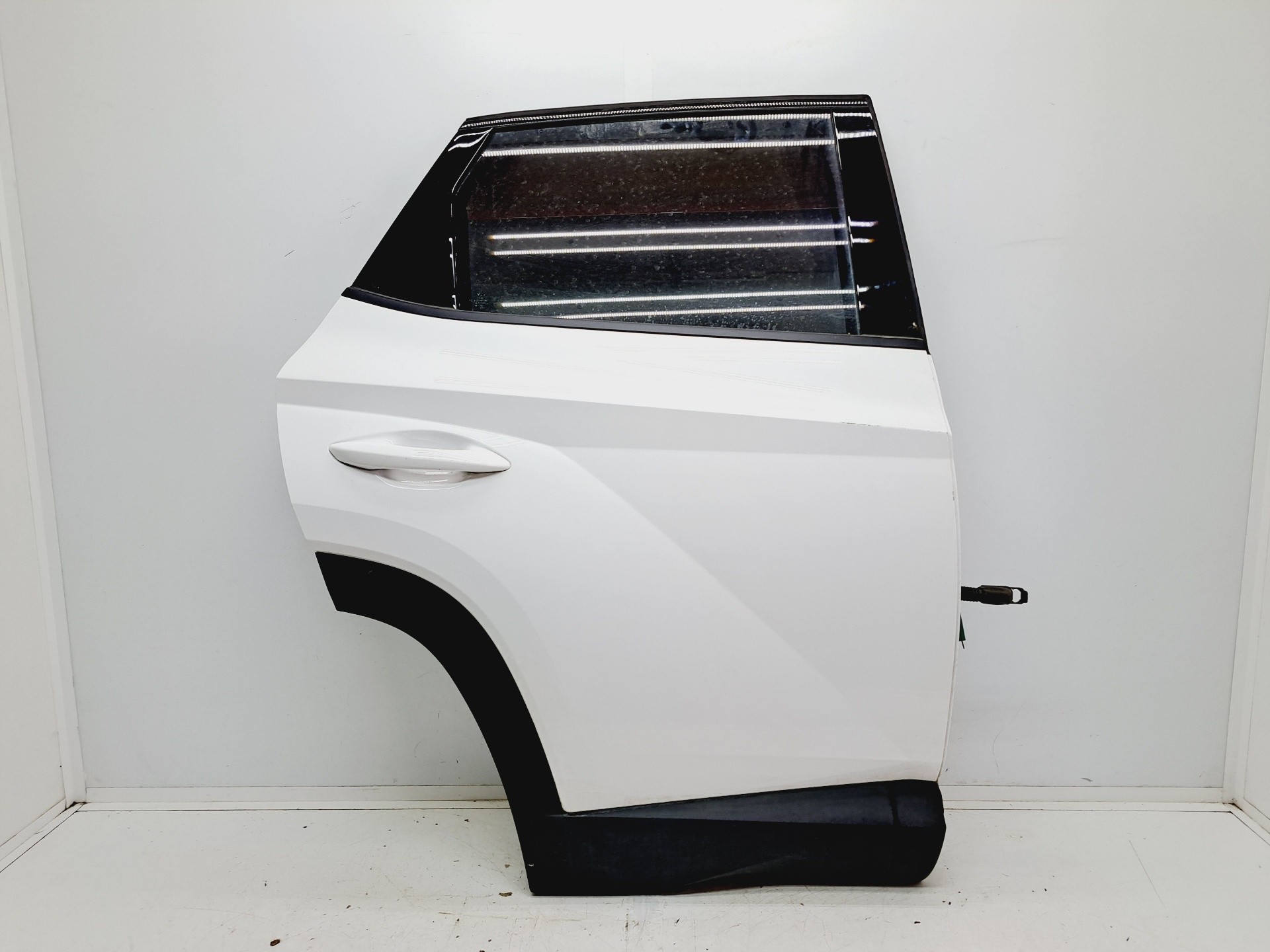 Recambio de puerta trasera derecha para hyundai tucson (nx) klass 2wd referencia OEM IAM  77004N7005 