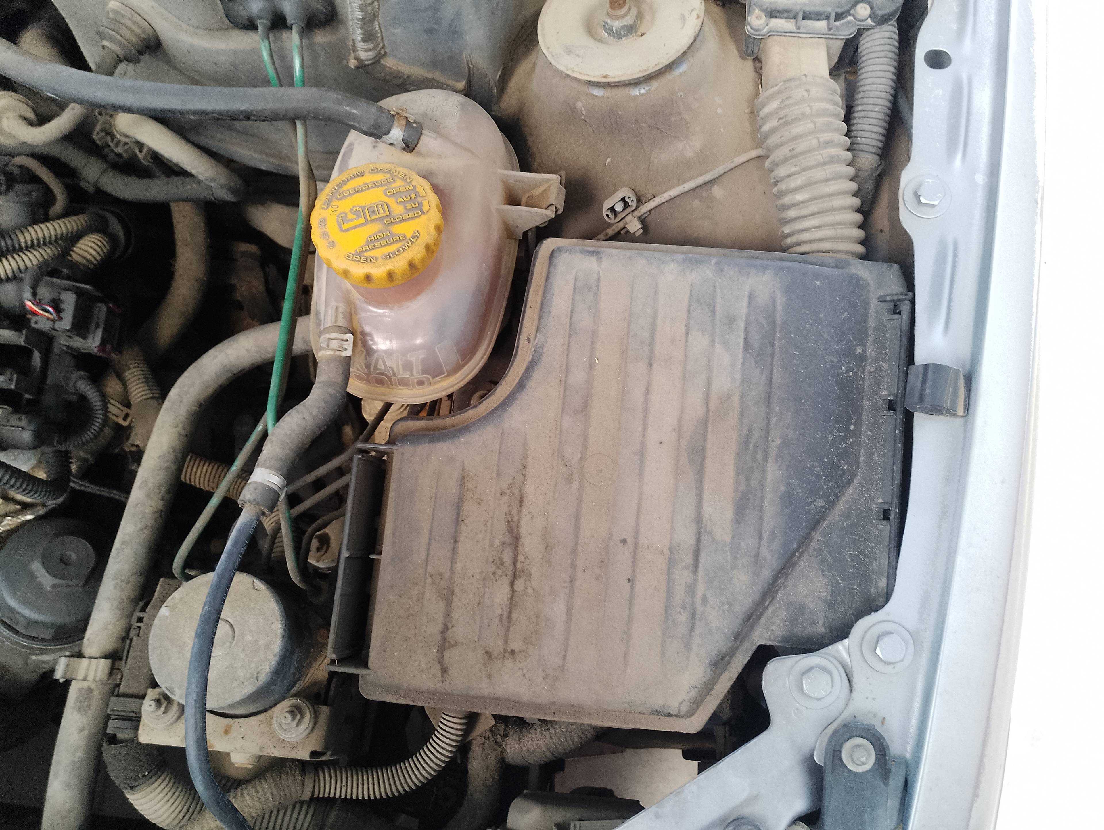 Recambio de caja reles / fusibles para opel corsa c blue line referencia OEM IAM   