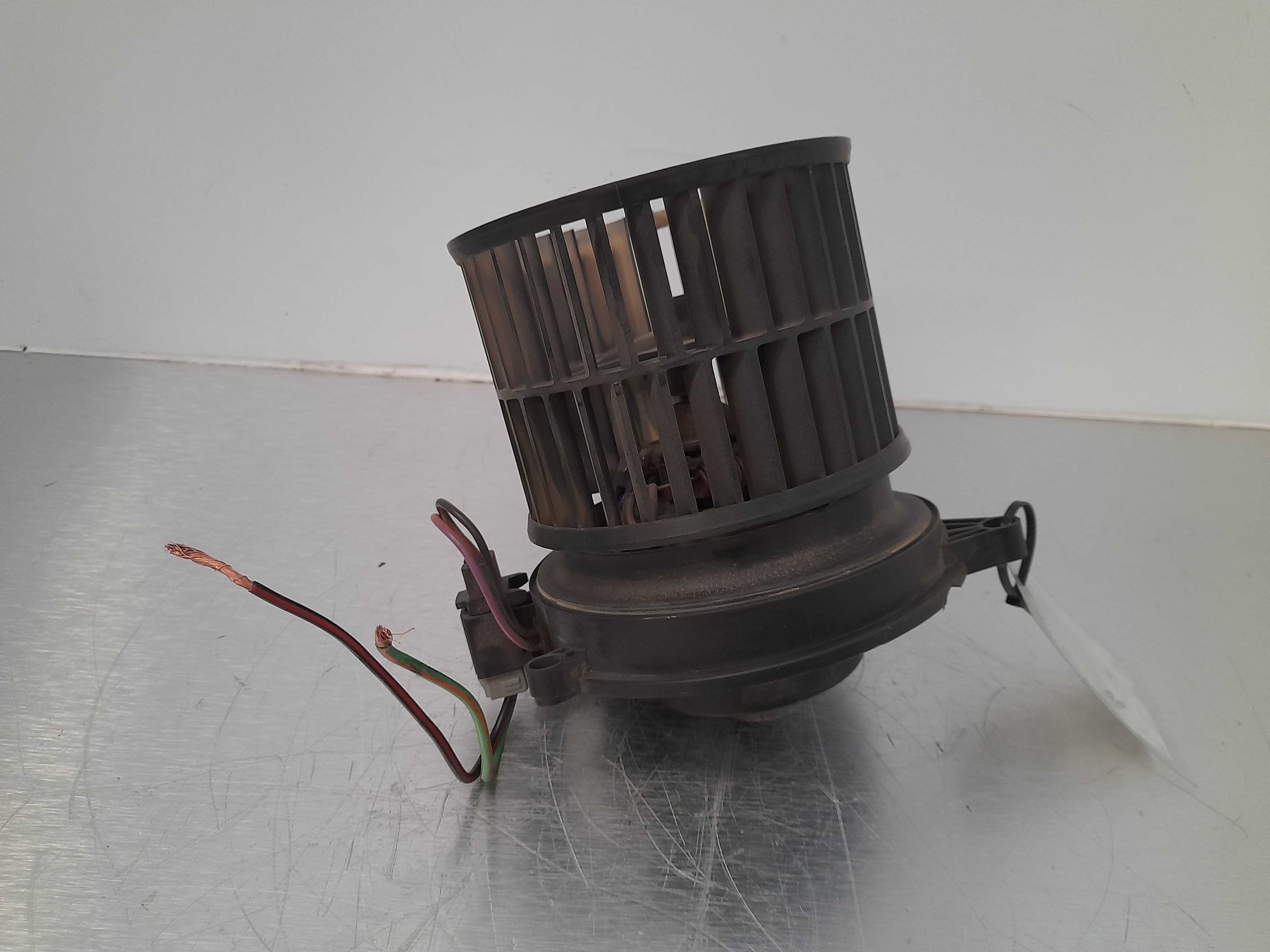 Recambio de motor calefaccion para ford fiesta (cbk) ambiente referencia OEM IAM 14560046  