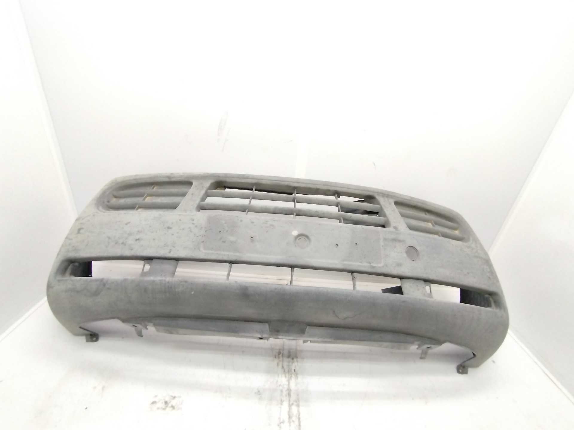 Recambio de paragolpes delantero para renault 19 hatchback (b/c53) 1.4 referencia OEM IAM 8200011389  