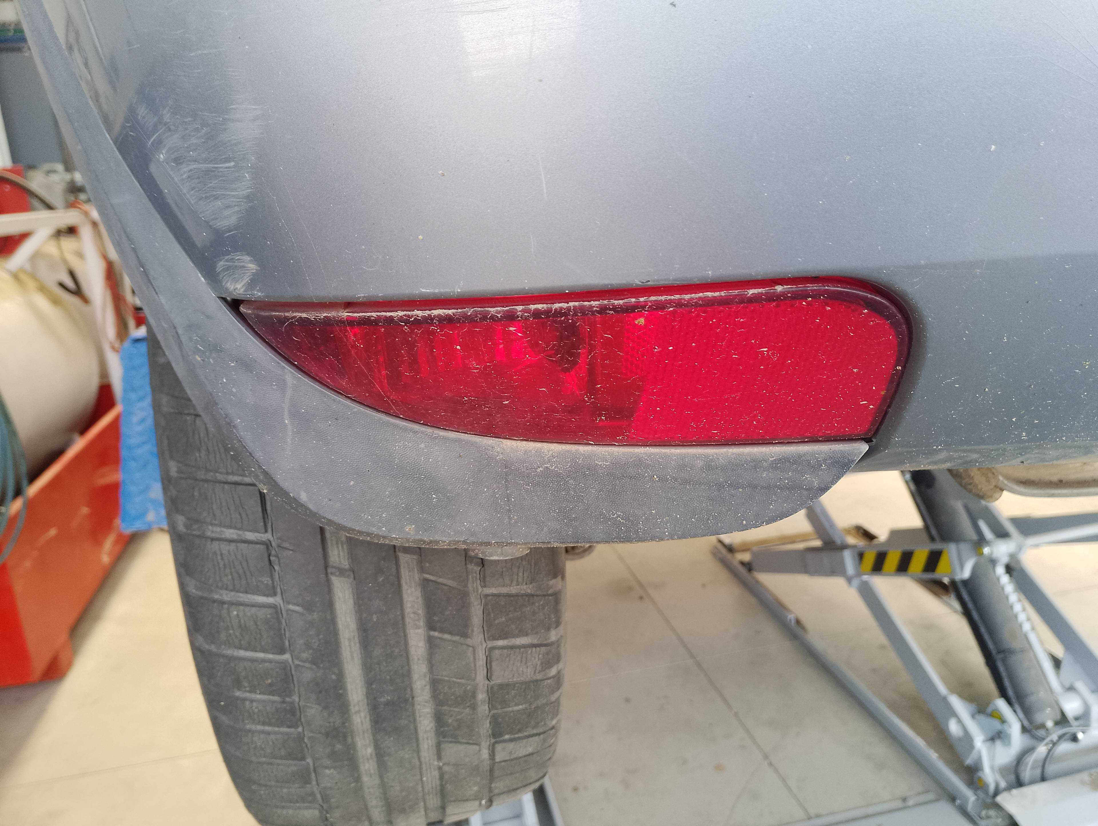 Recambio de faro antiniebla trasero izquierdo para opel corsa c blue line referencia OEM IAM   