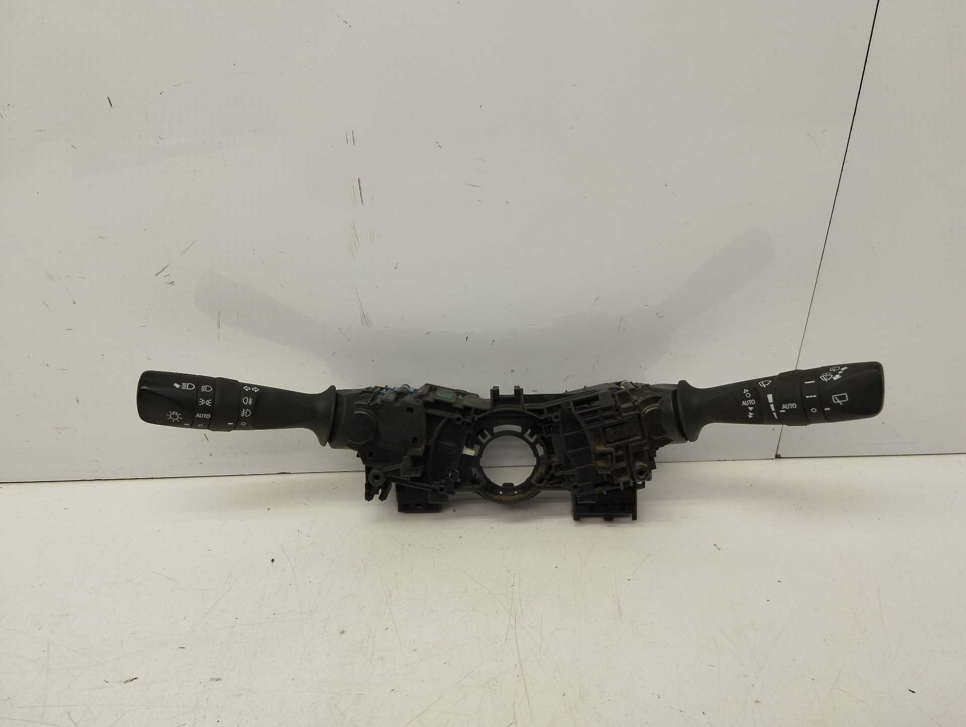 Recambio de mando luces para toyota rav 4 advance referencia OEM IAM 3325017F744  