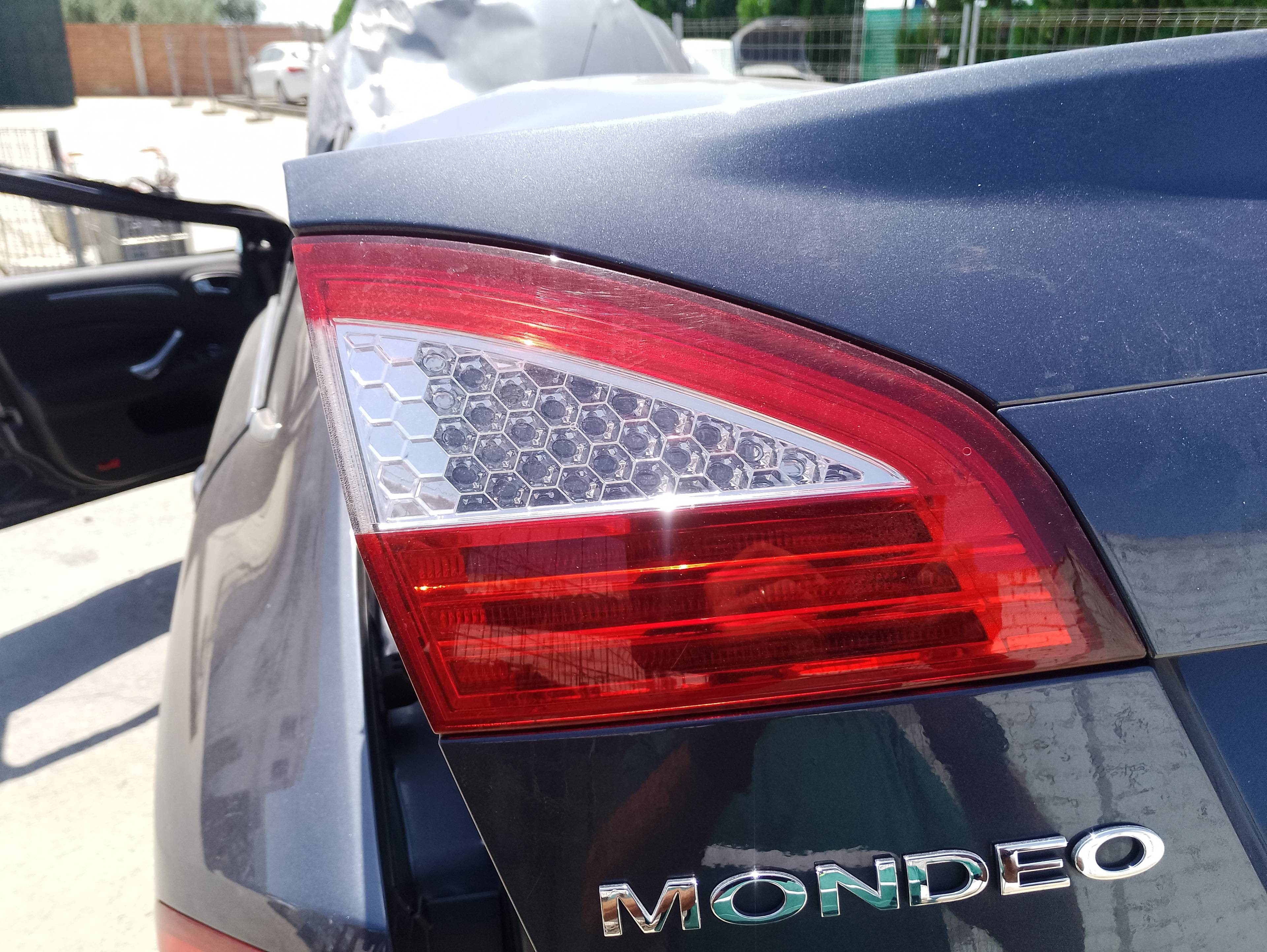 Recambio de piloto porton trasero izquierdo para ford mondeo ber. (ca2) limited edition referencia OEM IAM   