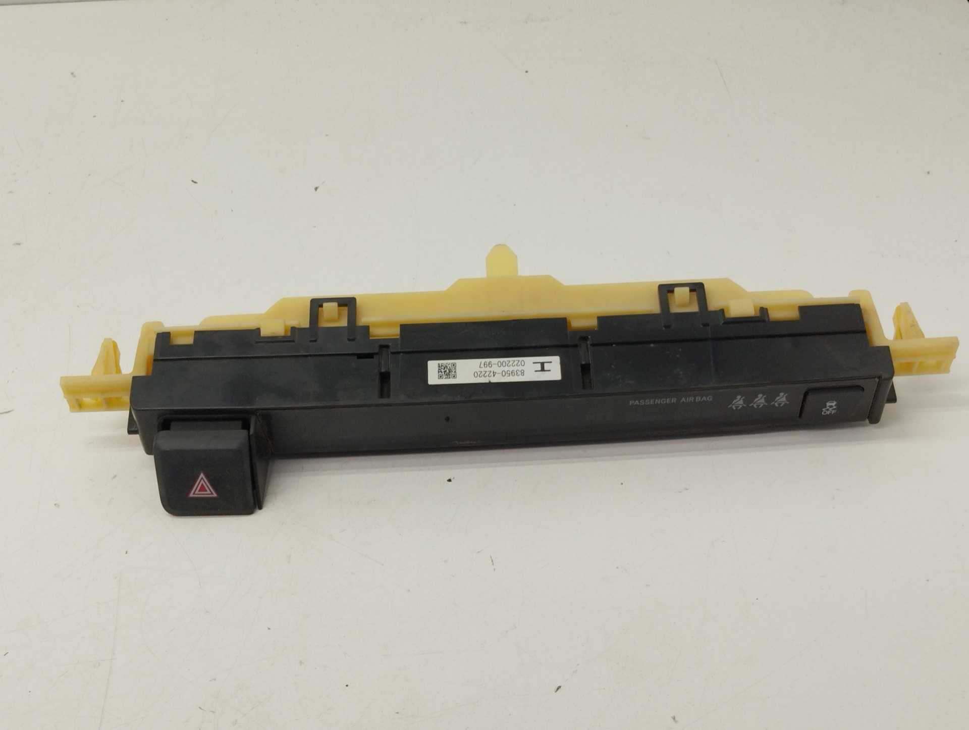 Recambio de mando warning para toyota rav 4 advance referencia OEM IAM 8395042220  