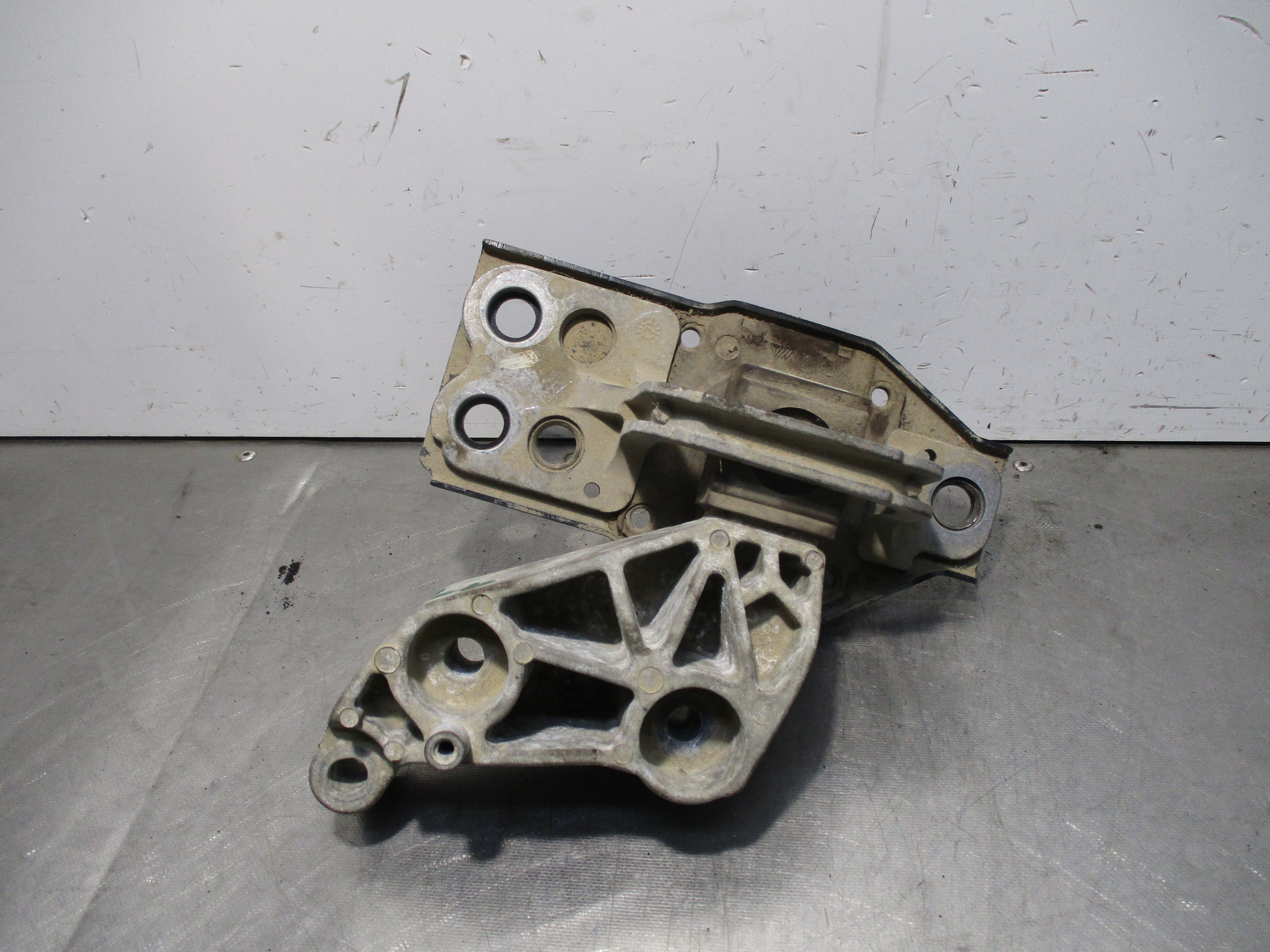 Recambio de soporte motor derecho para nissan x-trail (t31) le referencia OEM IAM F6036100  