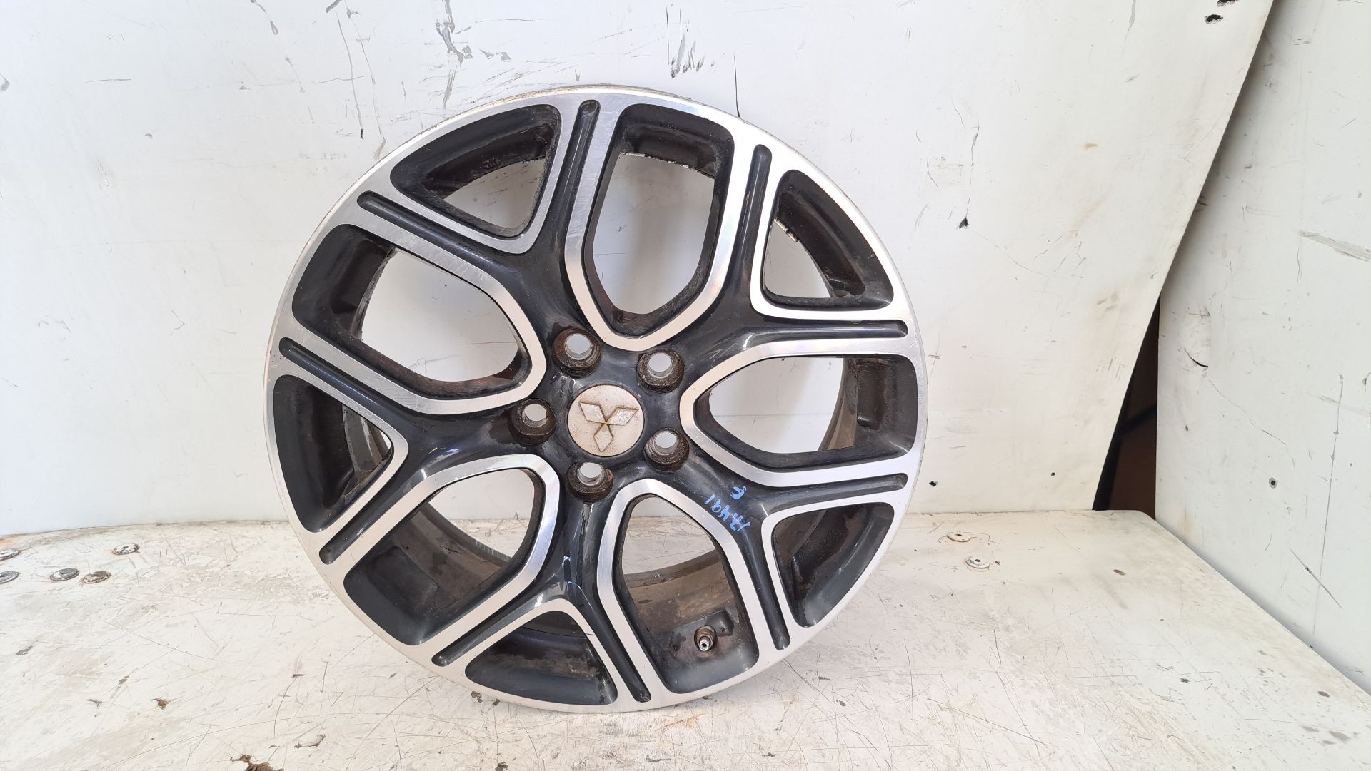 Recambio de llanta para mitsubishi outlander (gf0) 2.2 di-d cat referencia OEM IAM r18  