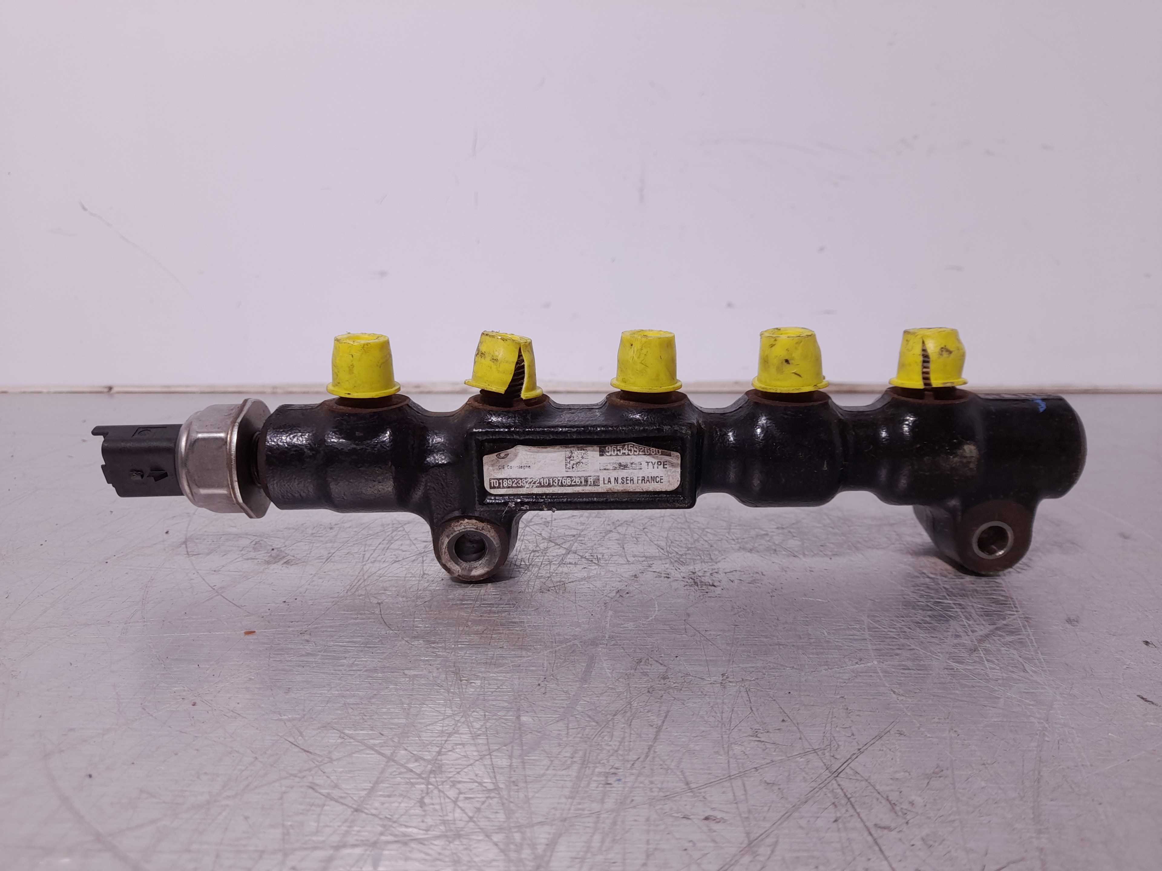 Recambio de rampa inyectora para citroën berlingo 1.6 hdi 92 multispace referencia OEM IAM 9654592680  