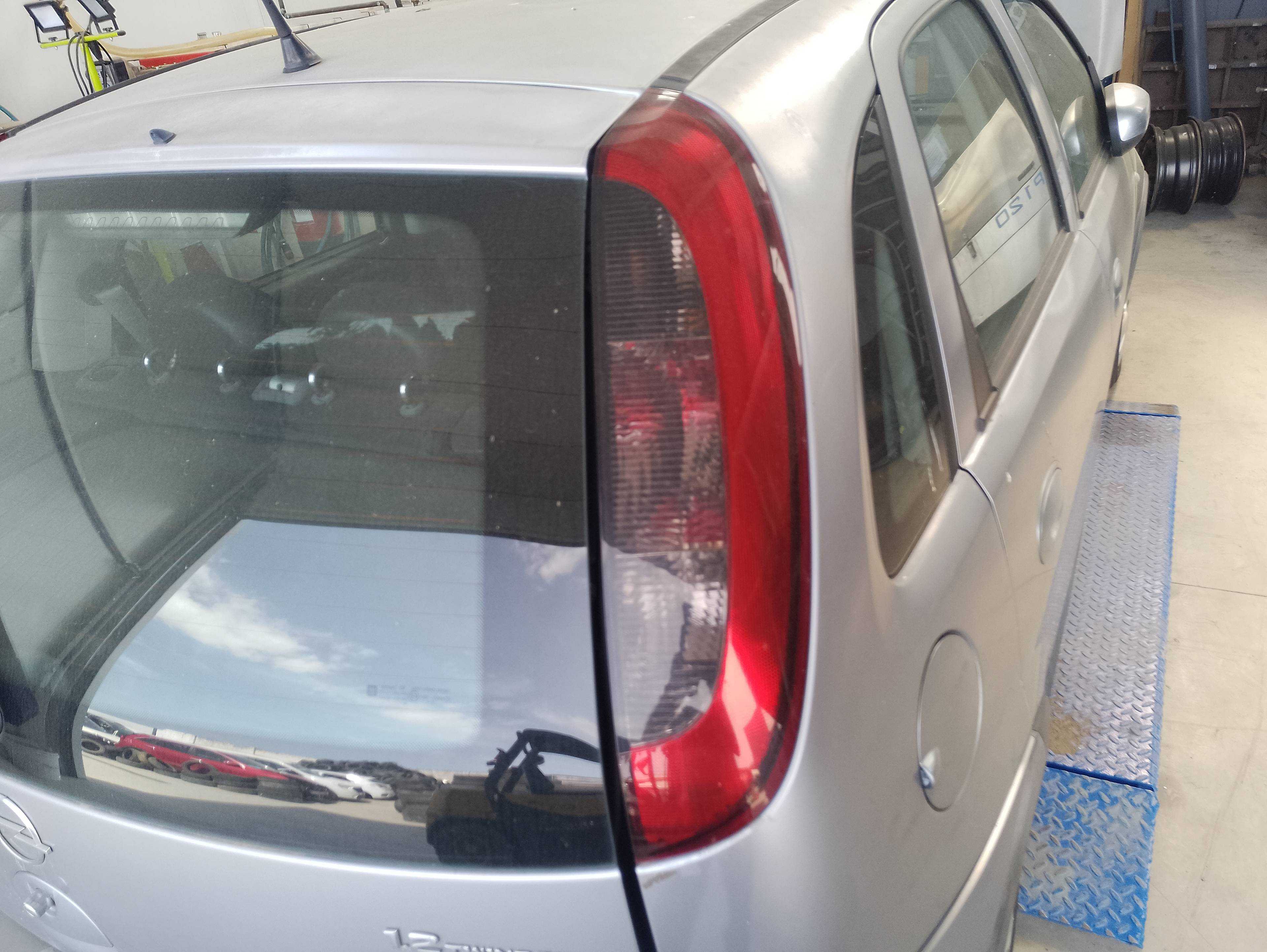 Recambio de piloto trasero derecho para opel corsa c blue line referencia OEM IAM   