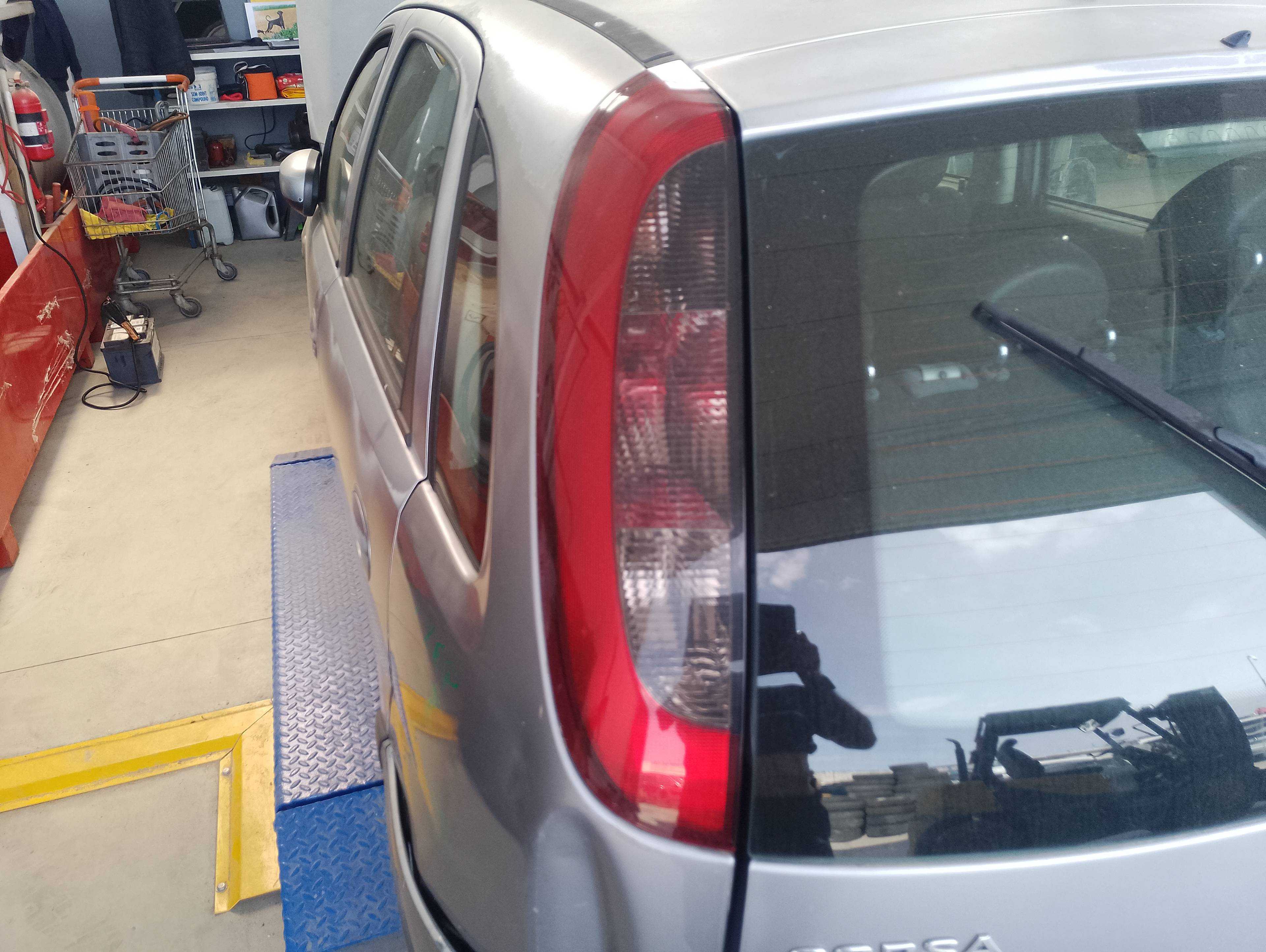 Recambio de piloto trasero izquierdo para opel corsa c blue line referencia OEM IAM   