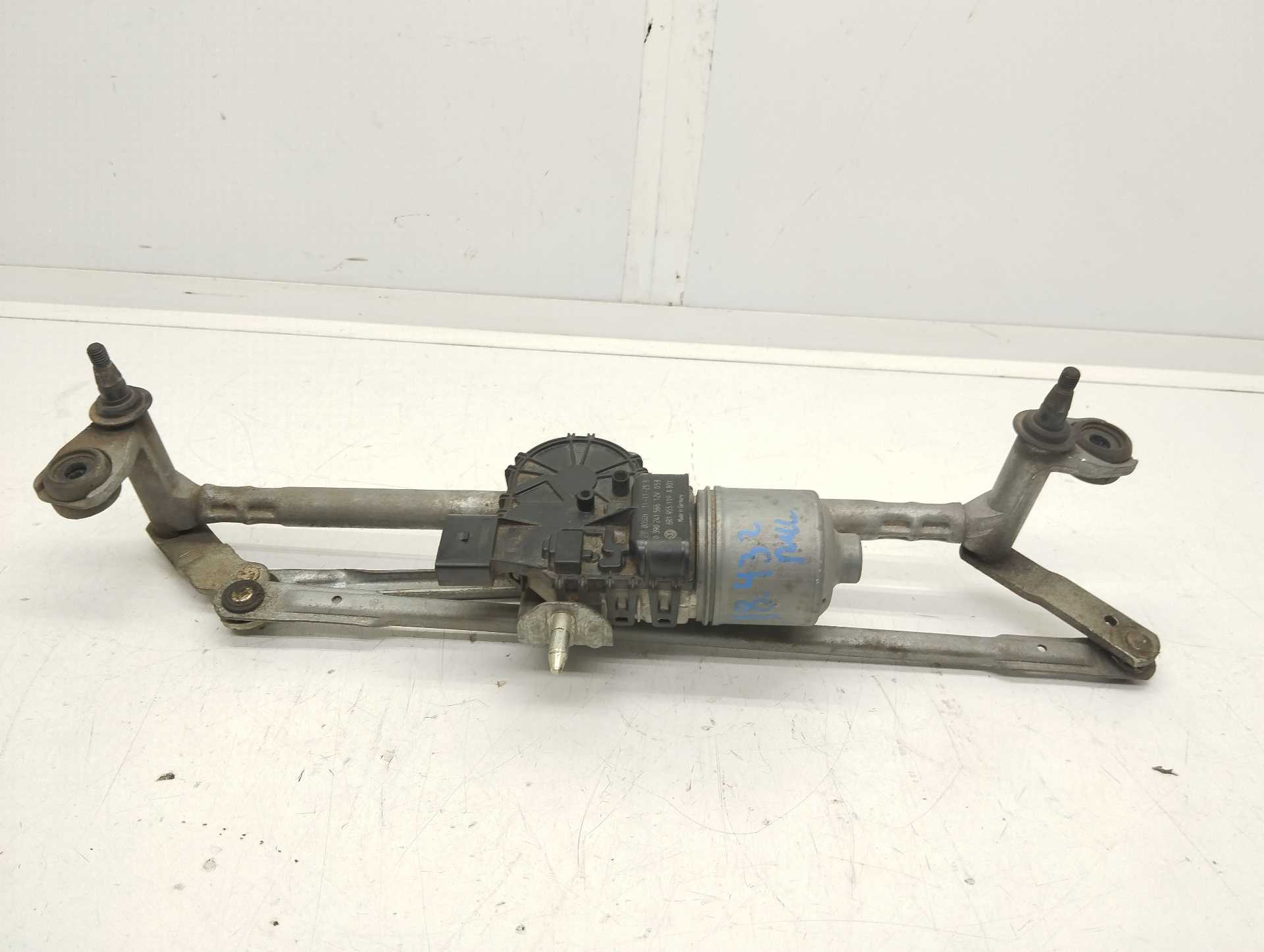 Recambio de motor limpia delantero para volkswagen polo (6r1) 1.6 tdi referencia OEM IAM 6R1955119 0390241566 BOSCH