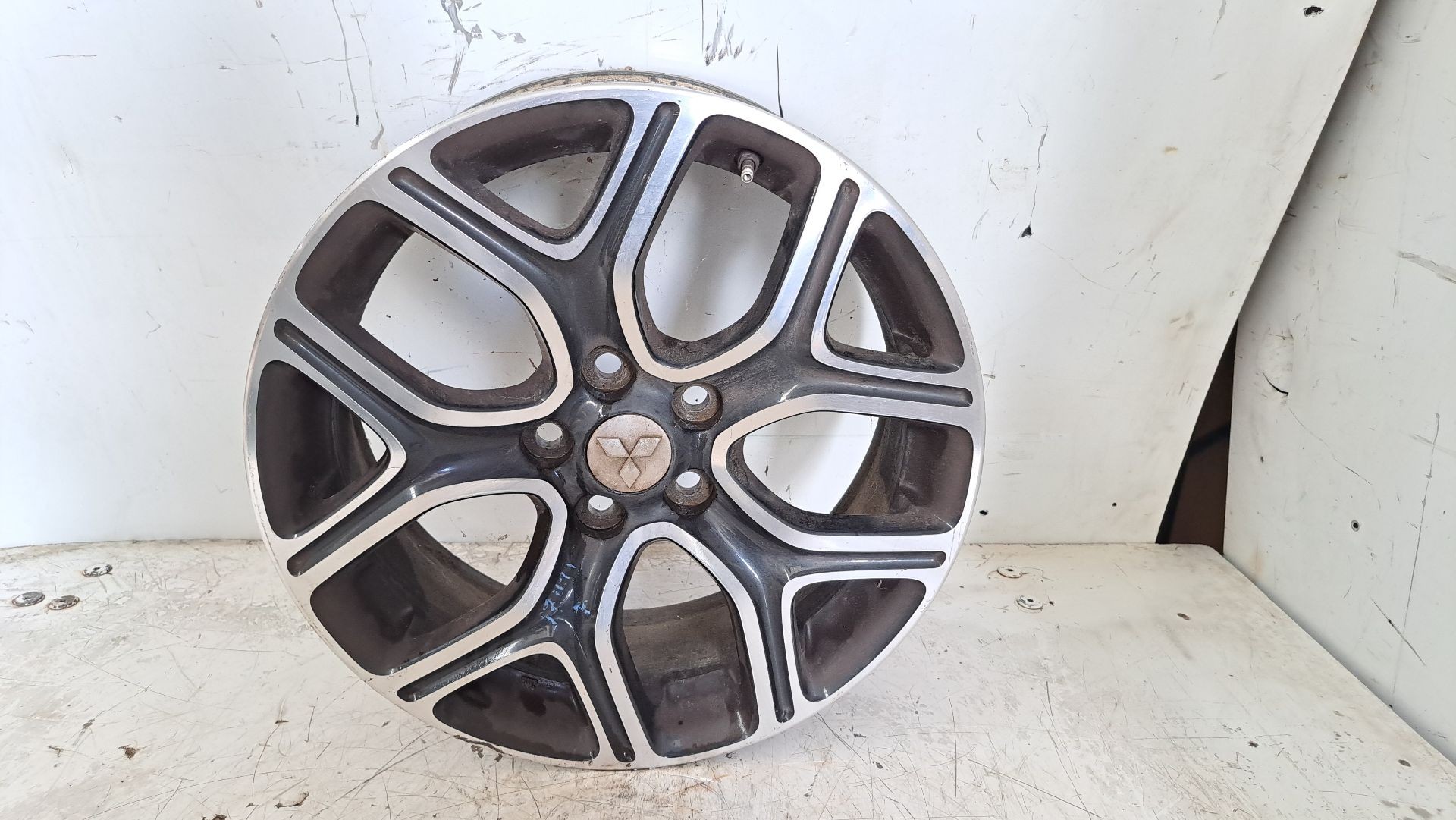 Recambio de llanta para mitsubishi outlander (gf0) 2.2 di-d cat referencia OEM IAM r18  
