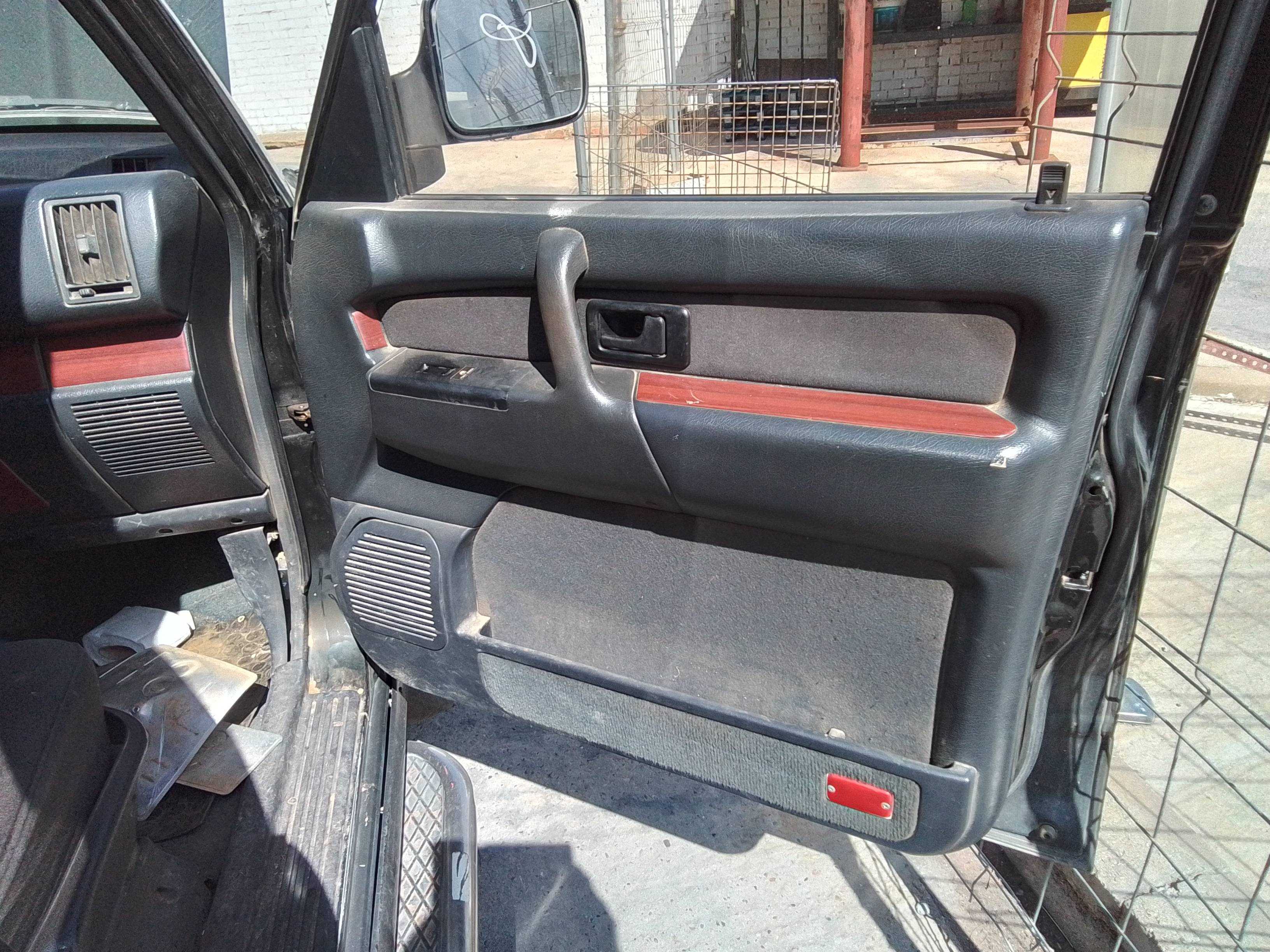 Recambio de guarnecido puerta delantera derecha para opel monterey básico referencia OEM IAM   