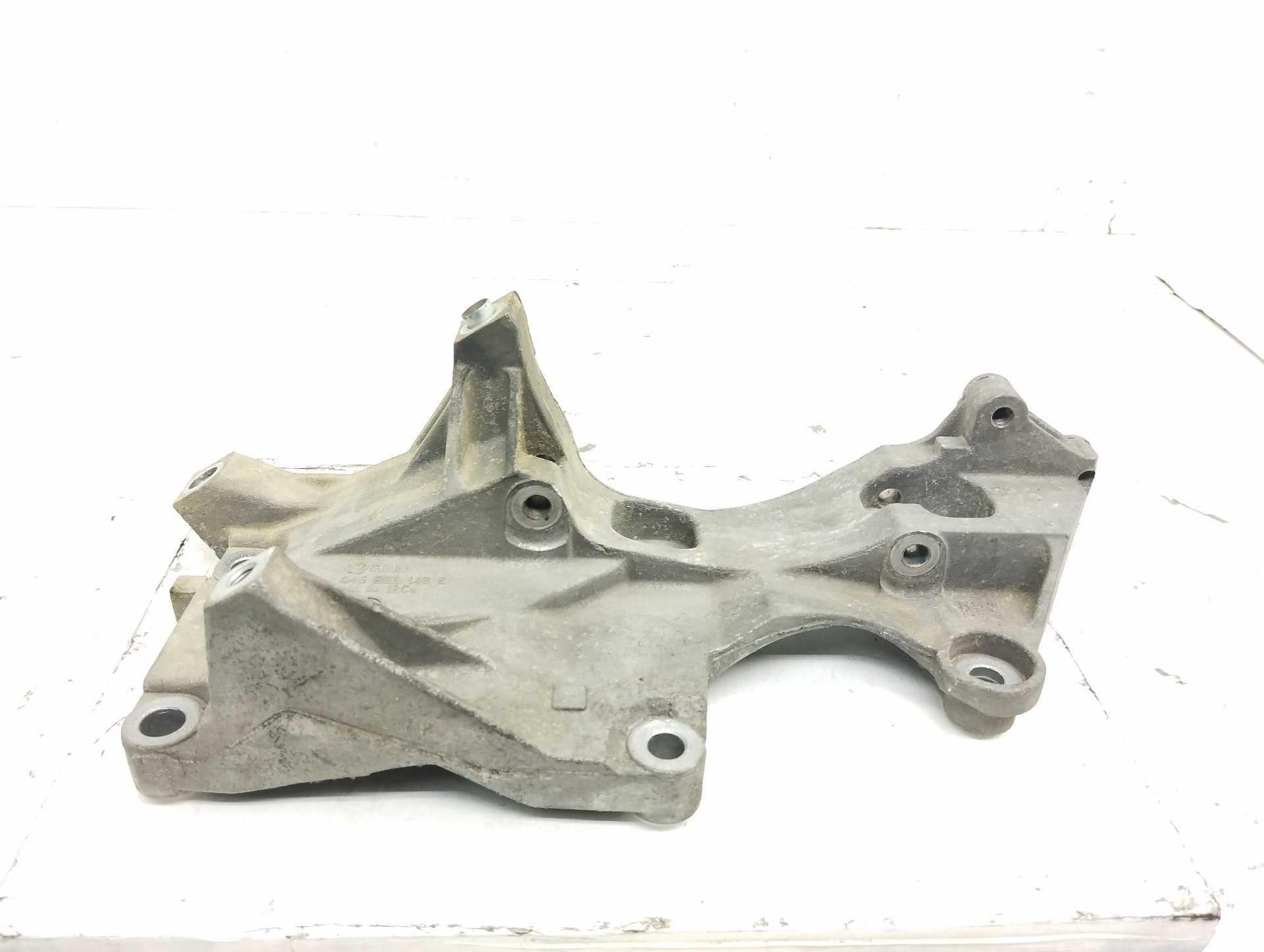 Recambio de soporte alternador para seat ibiza (6l1) cool referencia OEM IAM 045903143E  