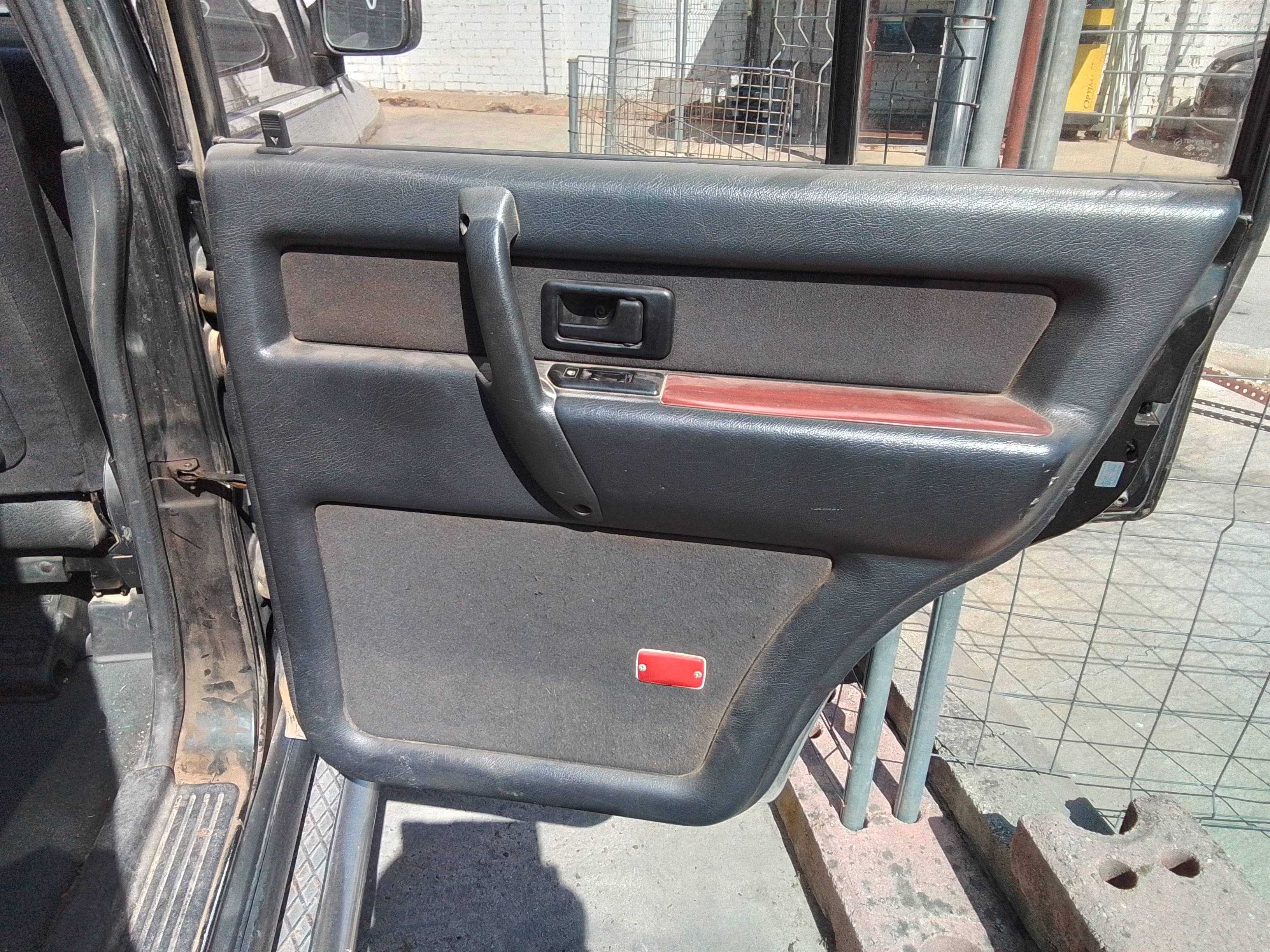 Recambio de guarnecido puerta trasera derecha para opel monterey básico referencia OEM IAM   