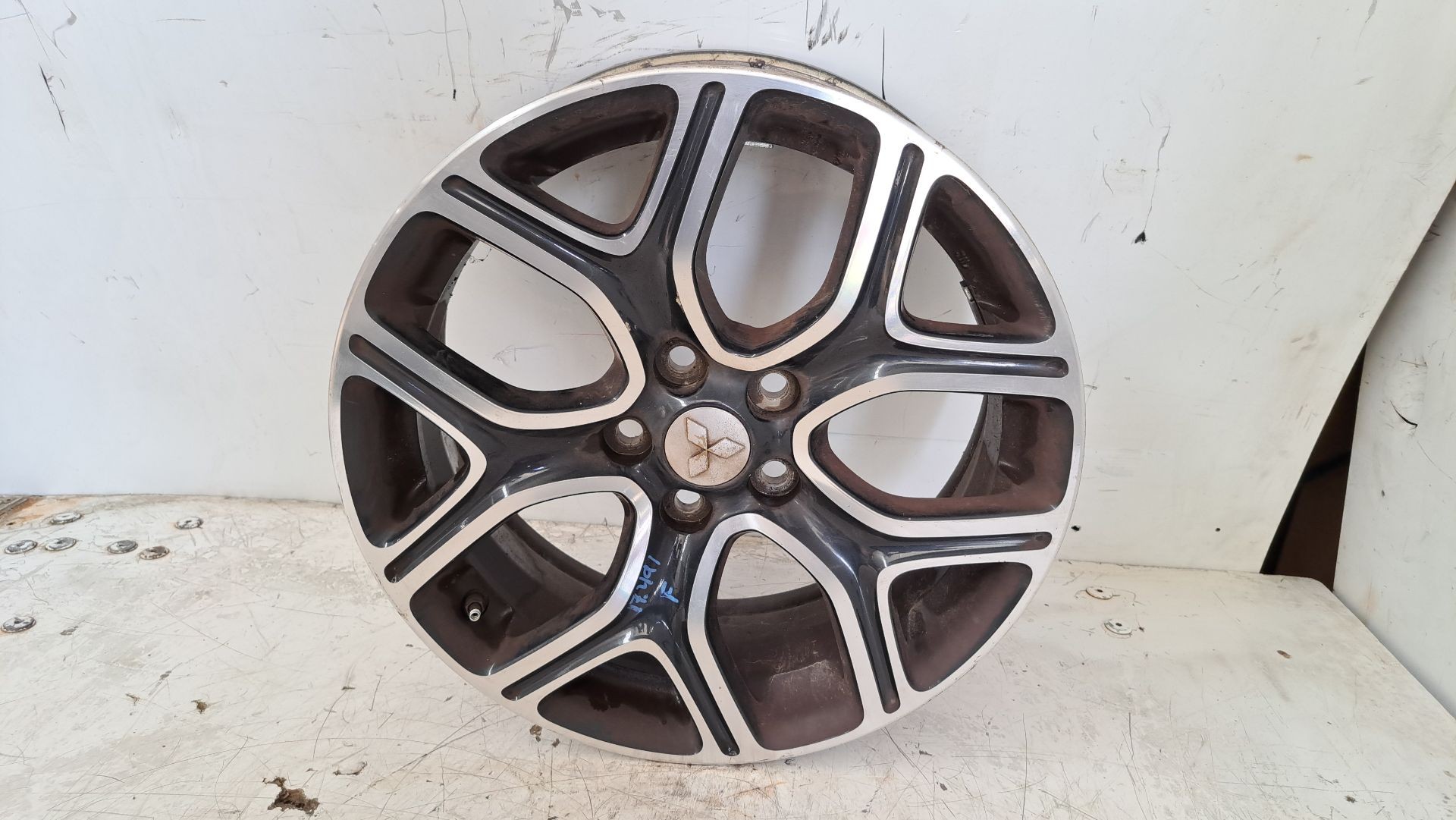 Recambio de llanta para mitsubishi outlander (gf0) 2.2 di-d cat referencia OEM IAM r18  