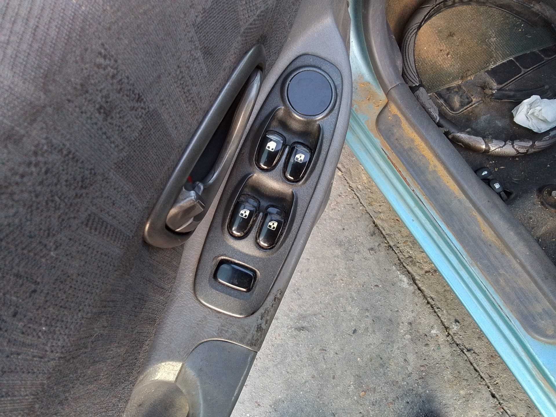 Recambio de mando elevalunas delantero izquierdo para hyundai accent (mc) referencia OEM IAM   