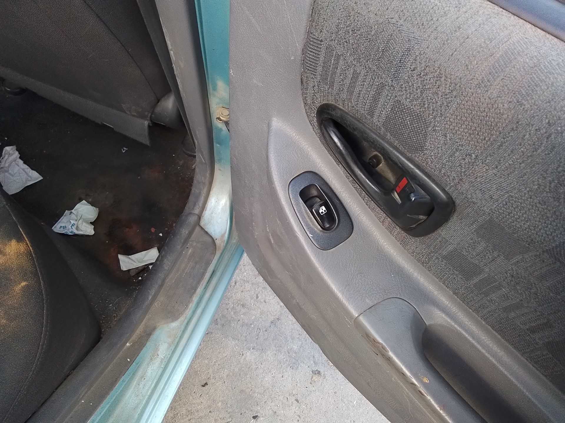 Recambio de mando elevalunas trasero derecho para hyundai accent (mc) referencia OEM IAM   