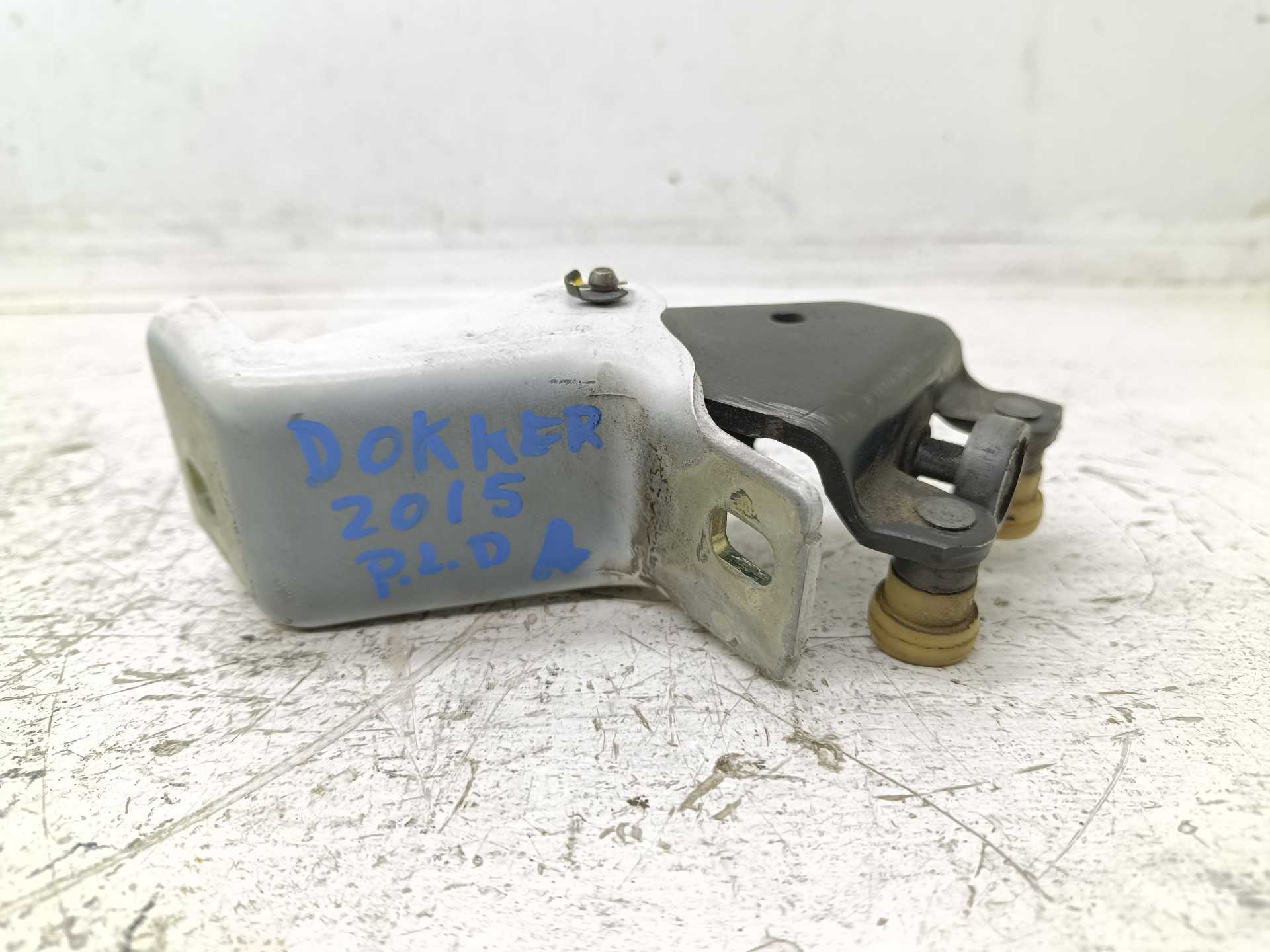 Recambio de guia puerta lateral interior derecha para dacia dokker essential referencia OEM IAM 824A72208R  