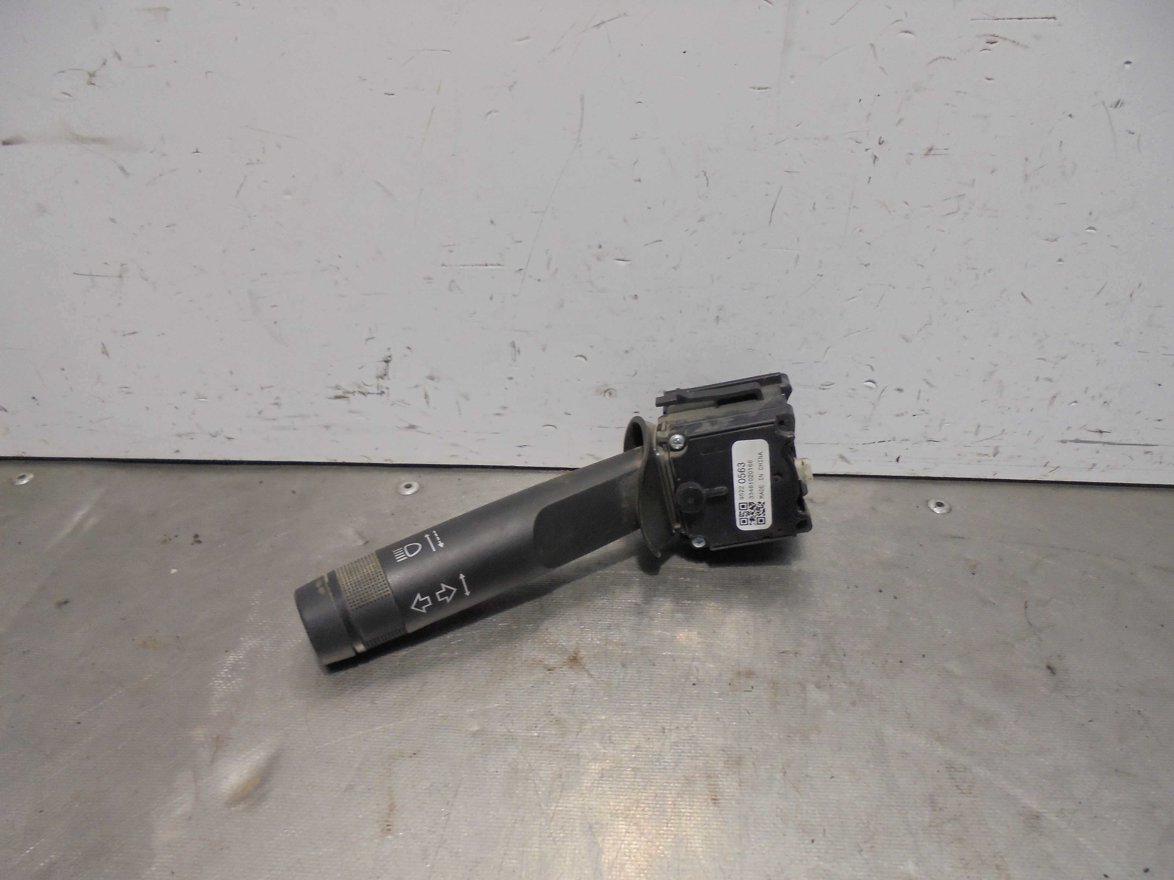 Recambio de mando intermitentes para opel insignia berlina expression referencia OEM IAM 95220563  