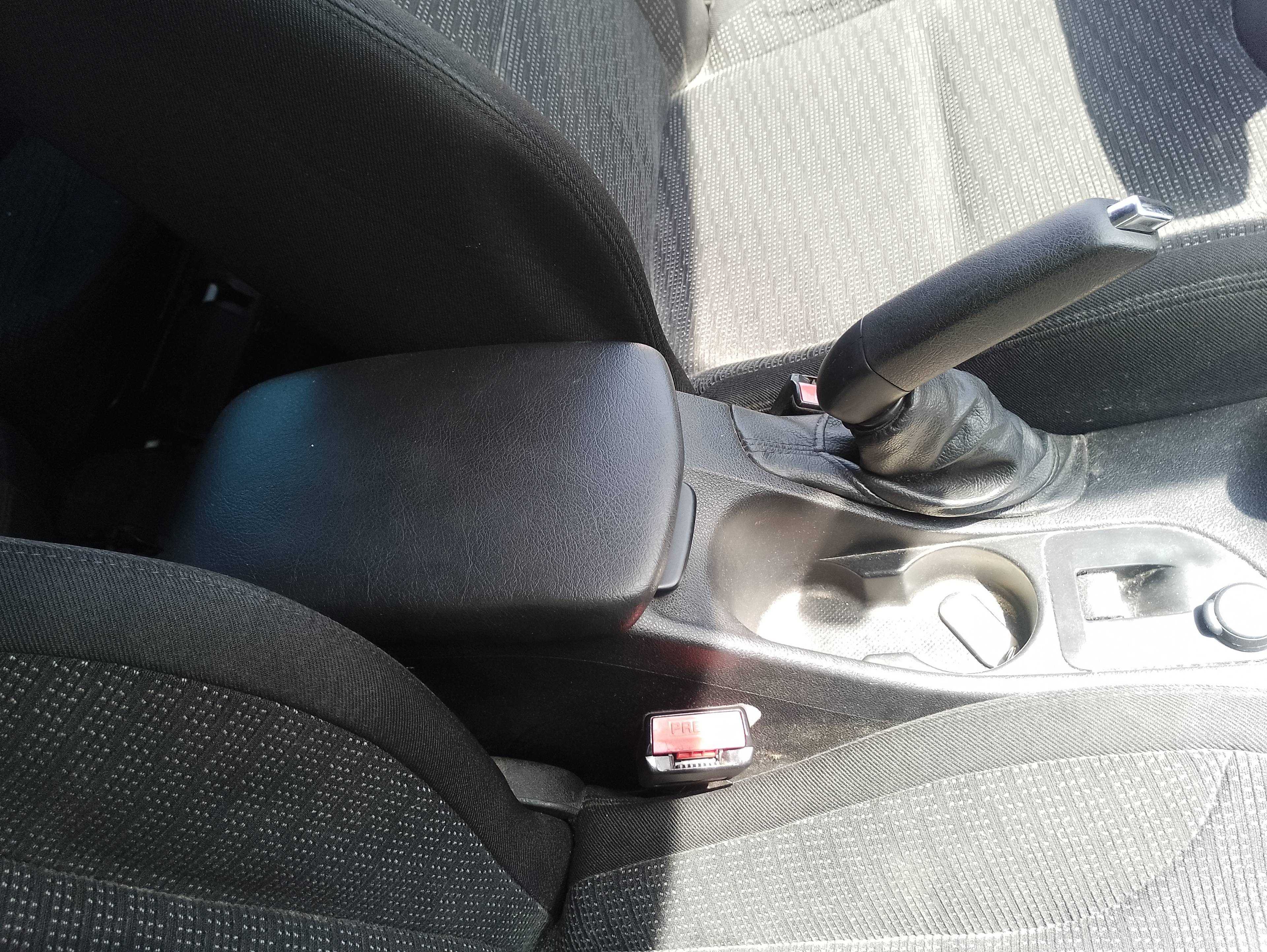 Recambio de apoyabrazos central para peugeot 308 sw sportium referencia OEM IAM   