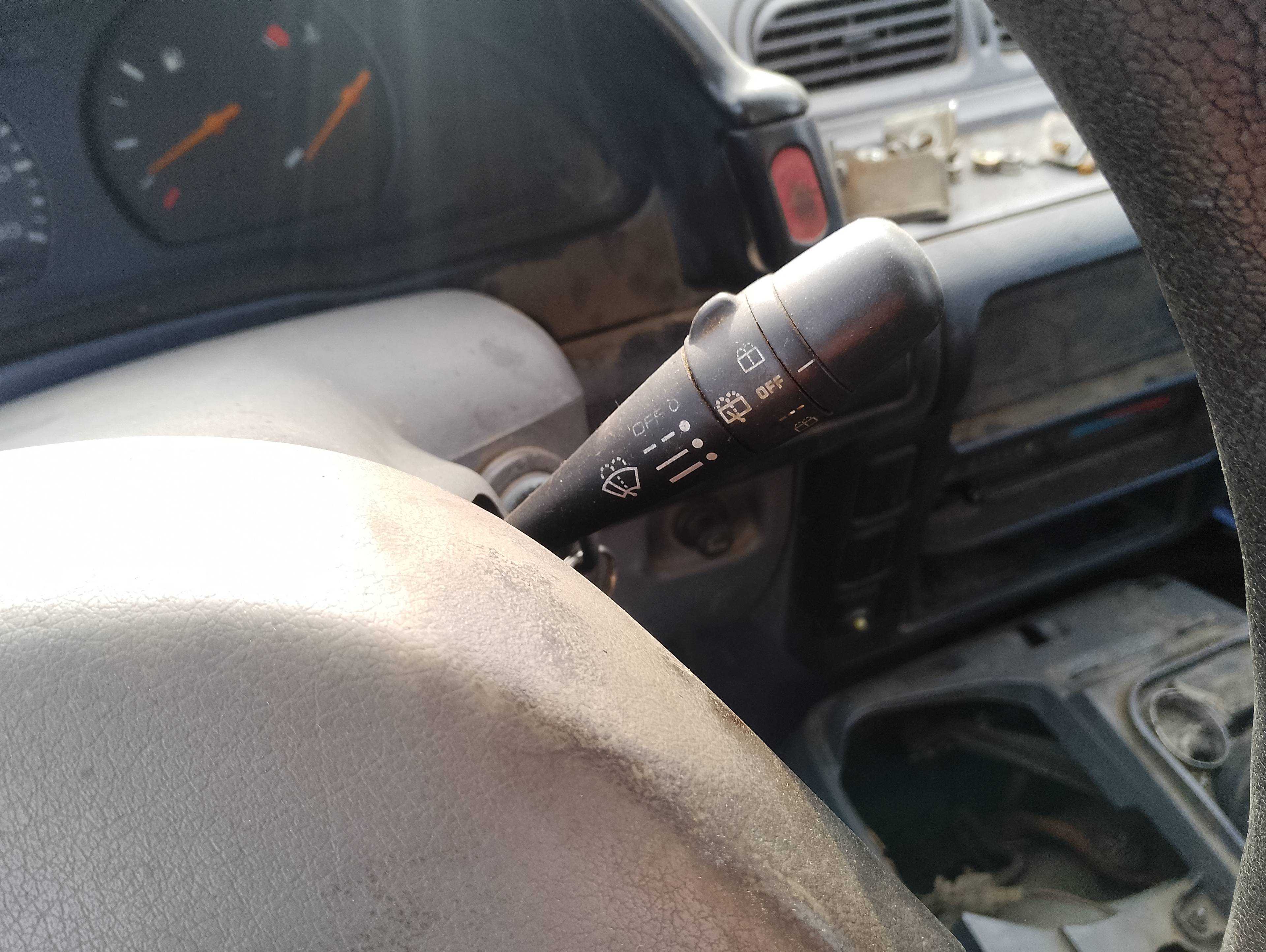 Recambio de mando limpia para nissan vanette cargo (hc23) familiar (5 asientos) referencia OEM IAM   