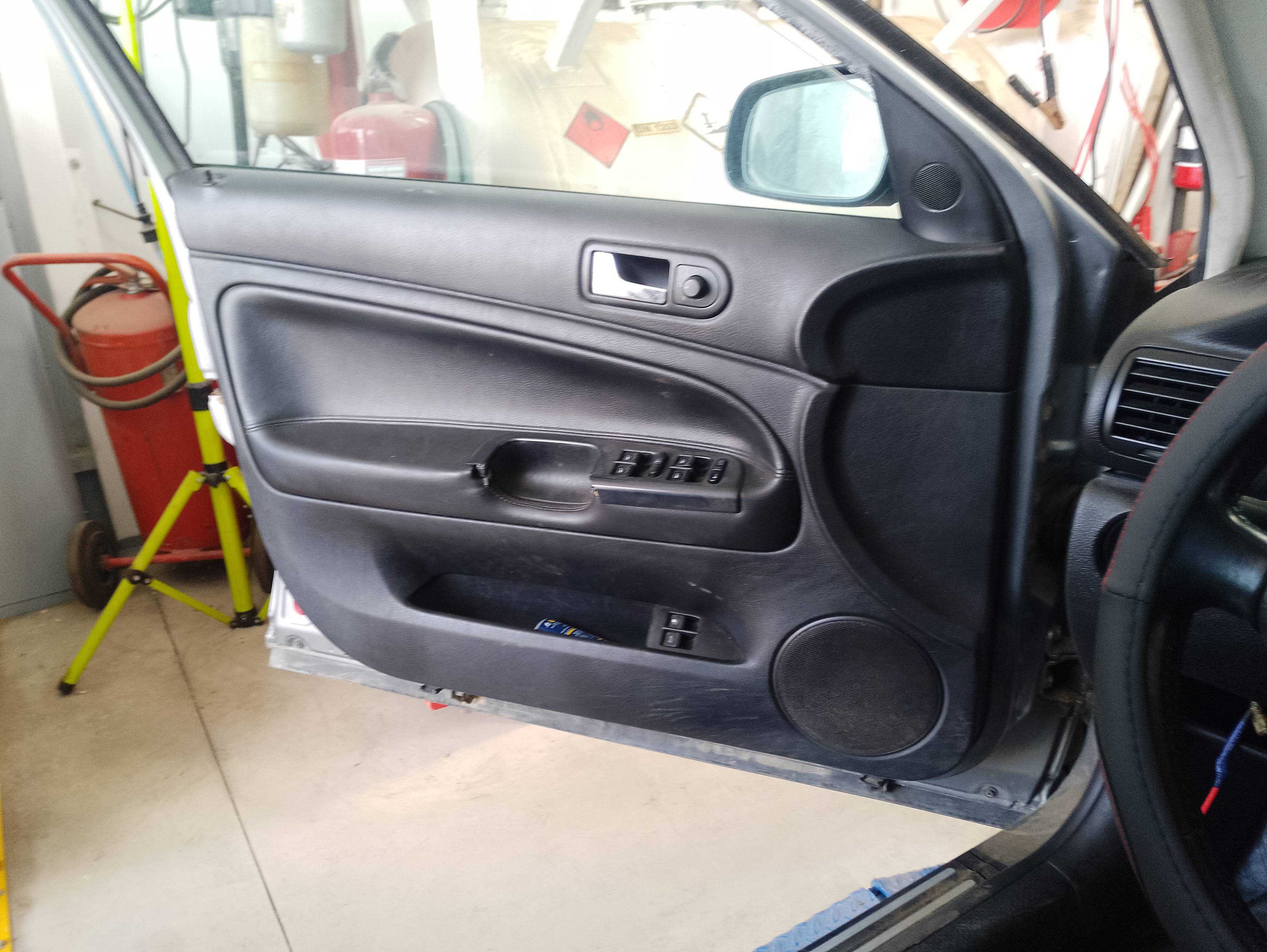 Recambio de guarnecido puerta delantera izquierda para volkswagen passat b5.5 (3b3) 1.9 tdi referencia OEM IAM   